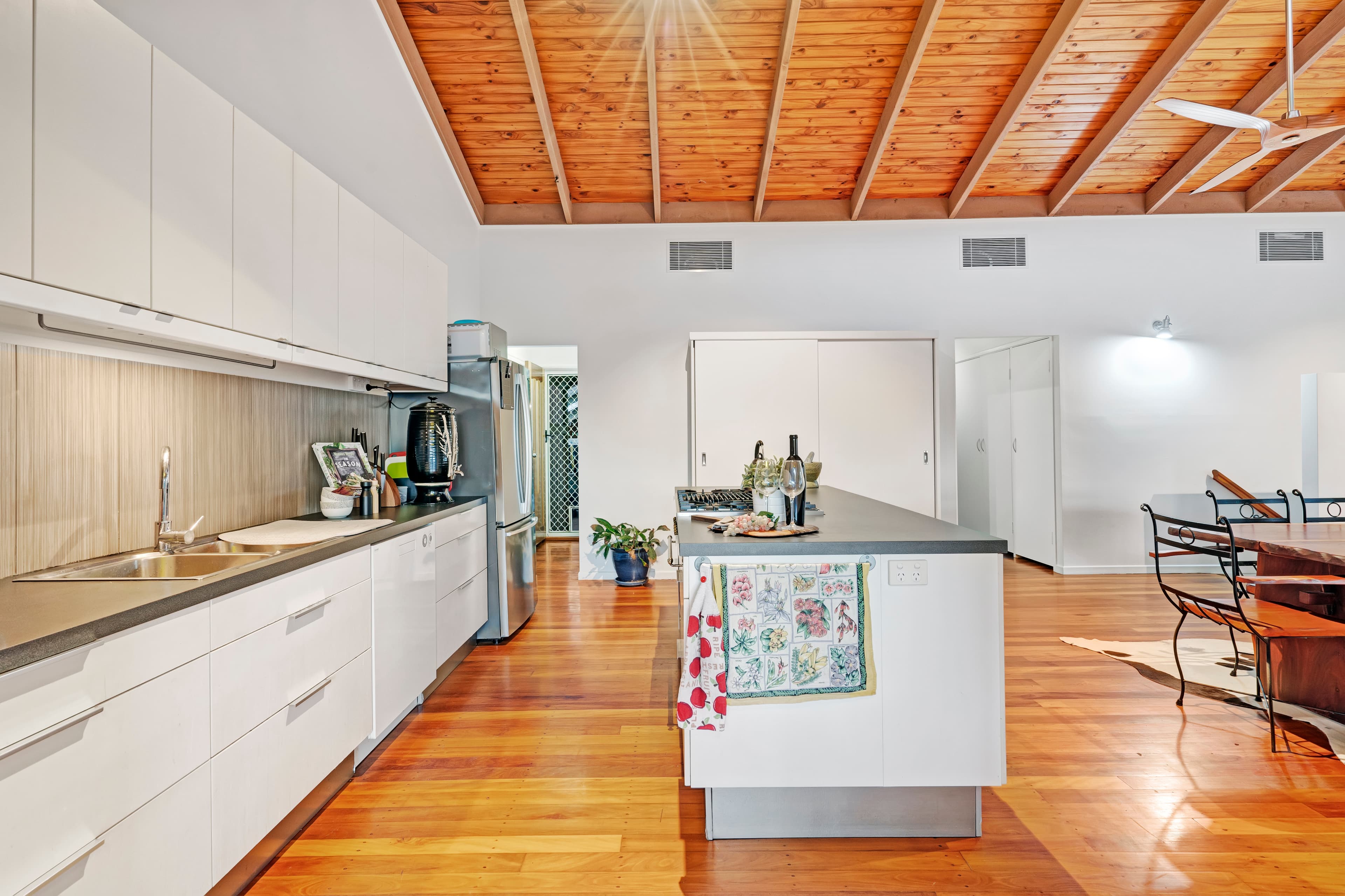 64 O'connell Parade, Wellington Point, Wellington Point - Thumbnail 3