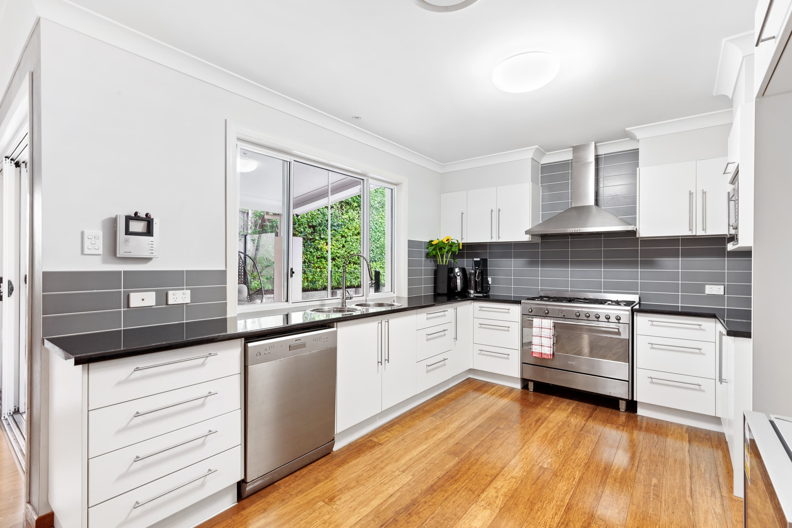 16 Lachlan Drive, Wakerley, Wakerley - Thumbnail 4
