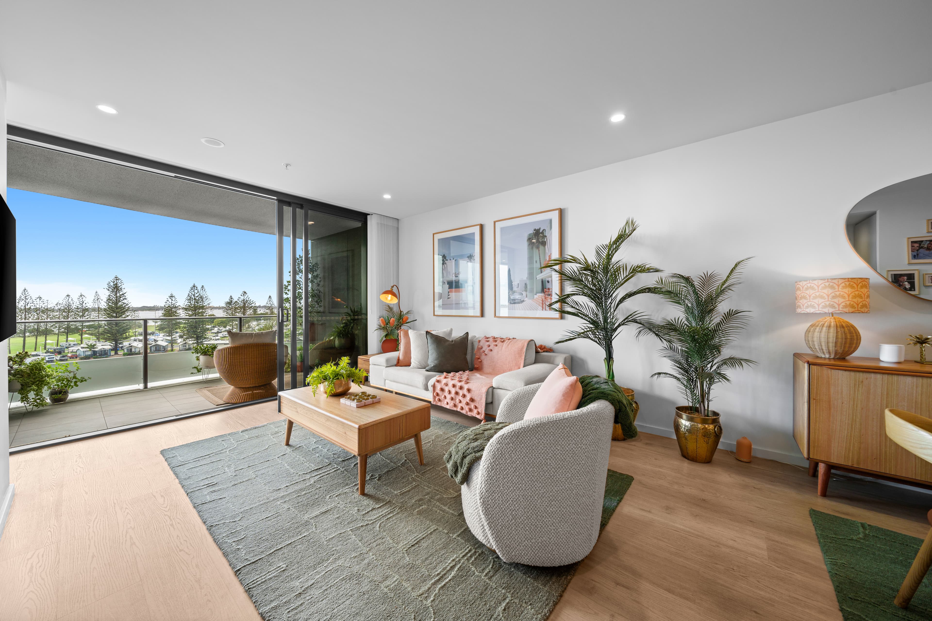 Unit 704/180 Marine Parade, Labrador, Labrador - Thumbnail 2