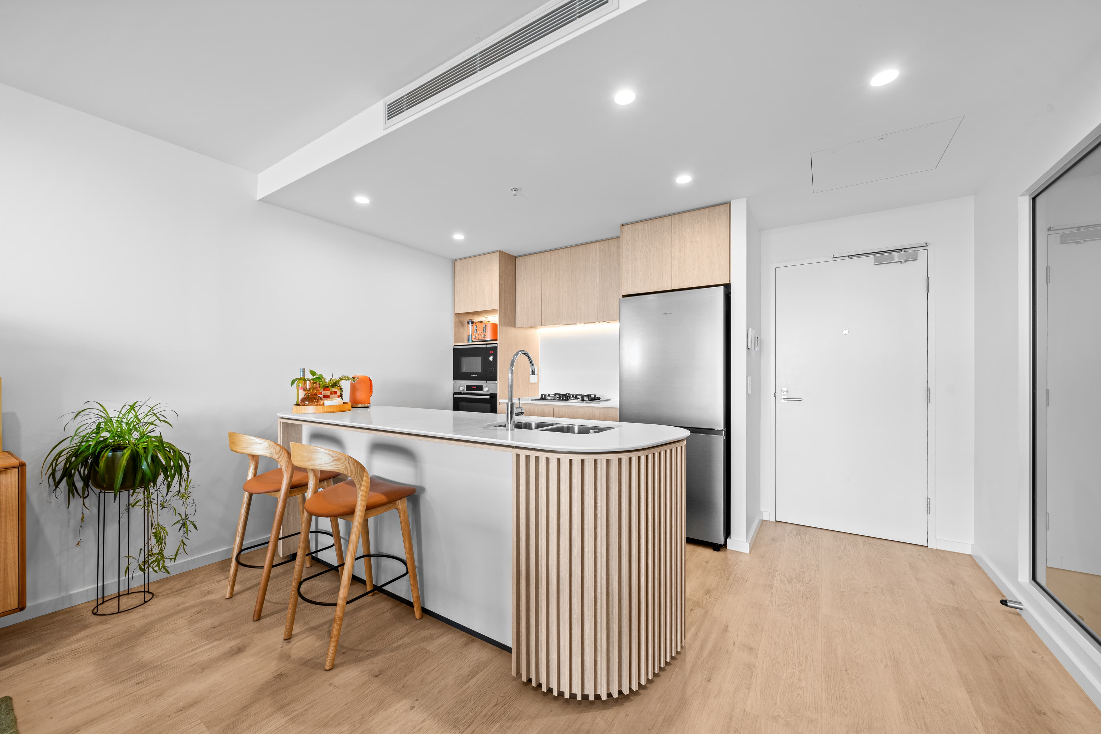 Unit 704/180 Marine Parade, Labrador, Labrador - Thumbnail 4