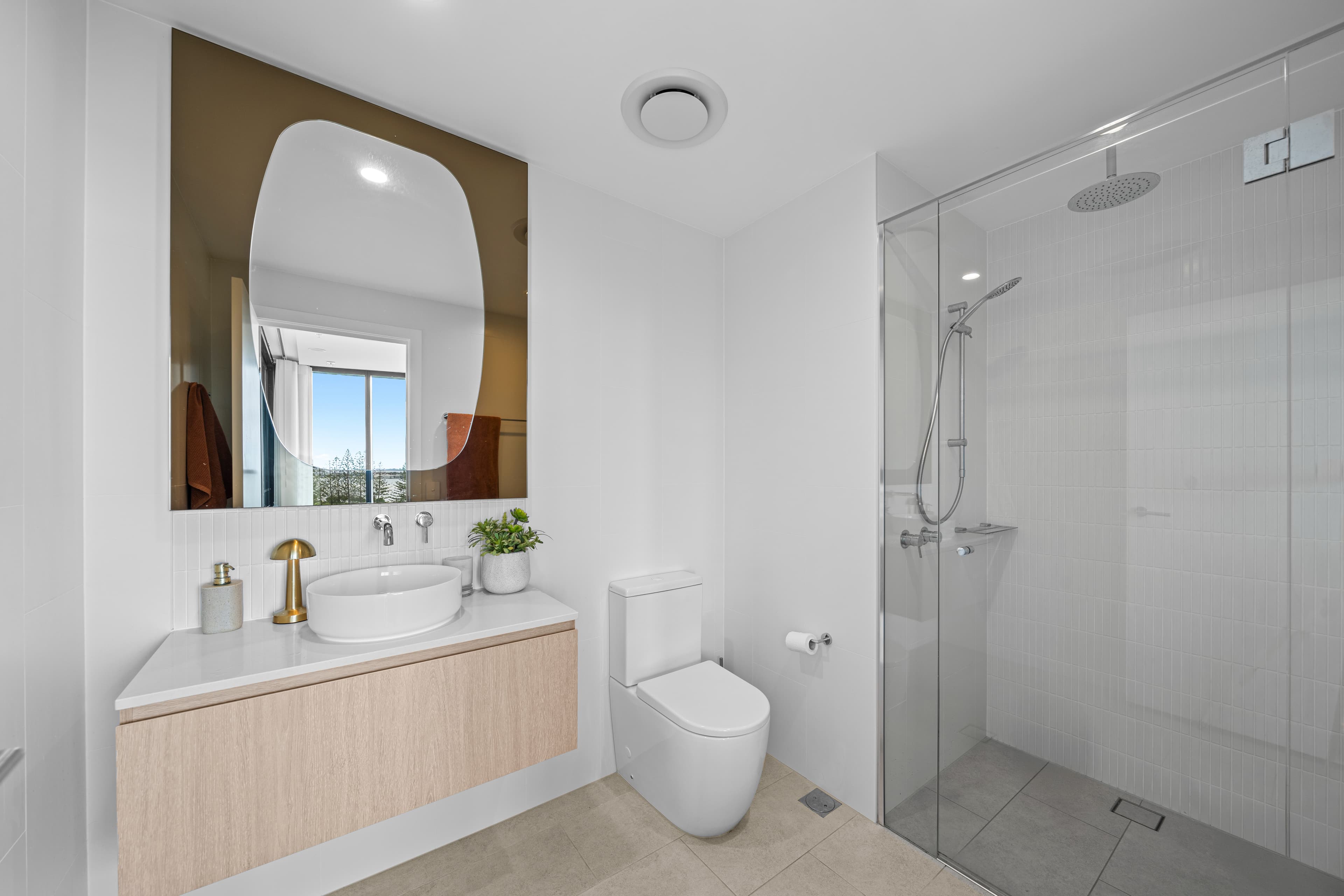 Unit 704/180 Marine Parade, Labrador, Labrador - Thumbnail 8