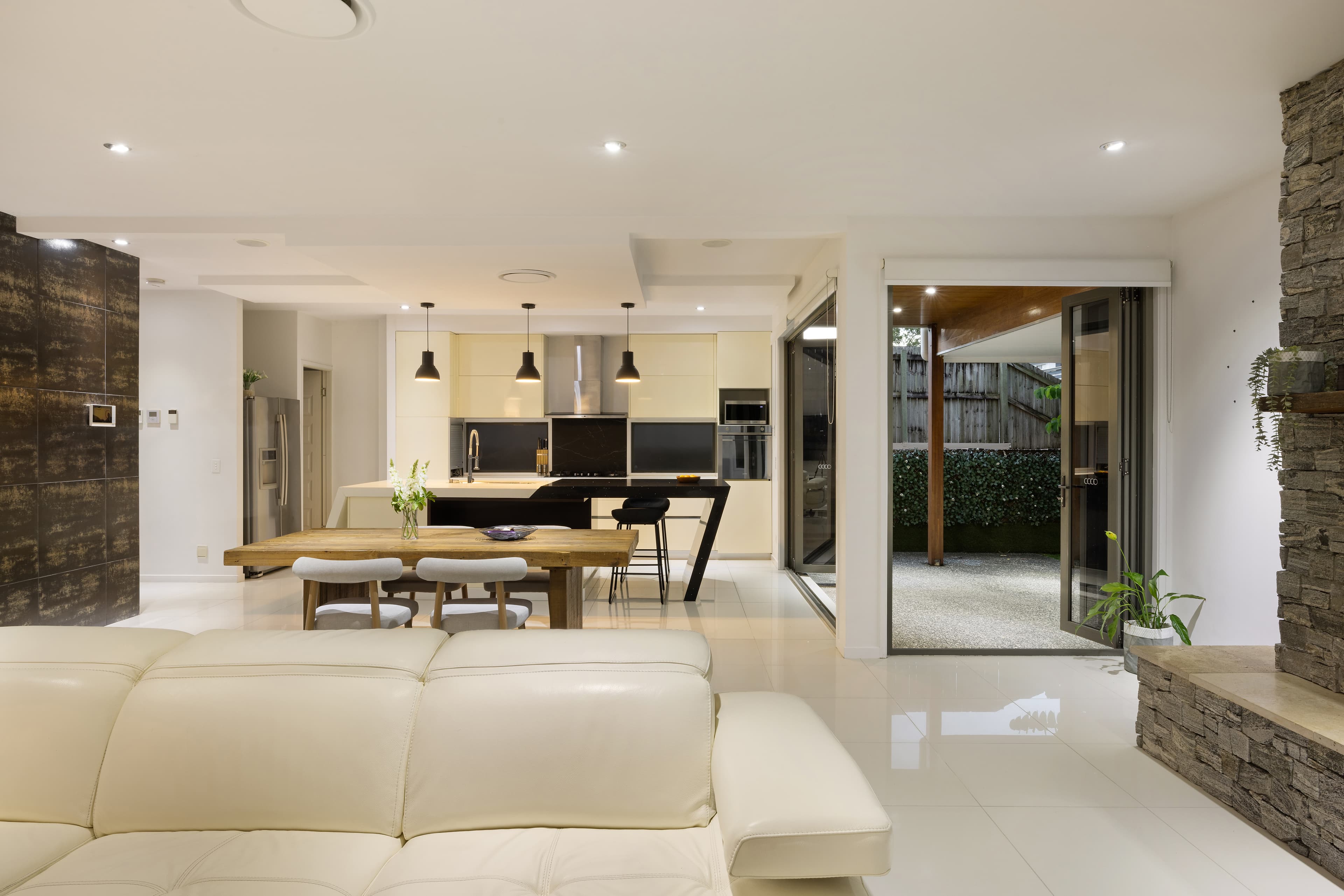 50 Alison Road, Carrara, Carrara - Thumbnail 3