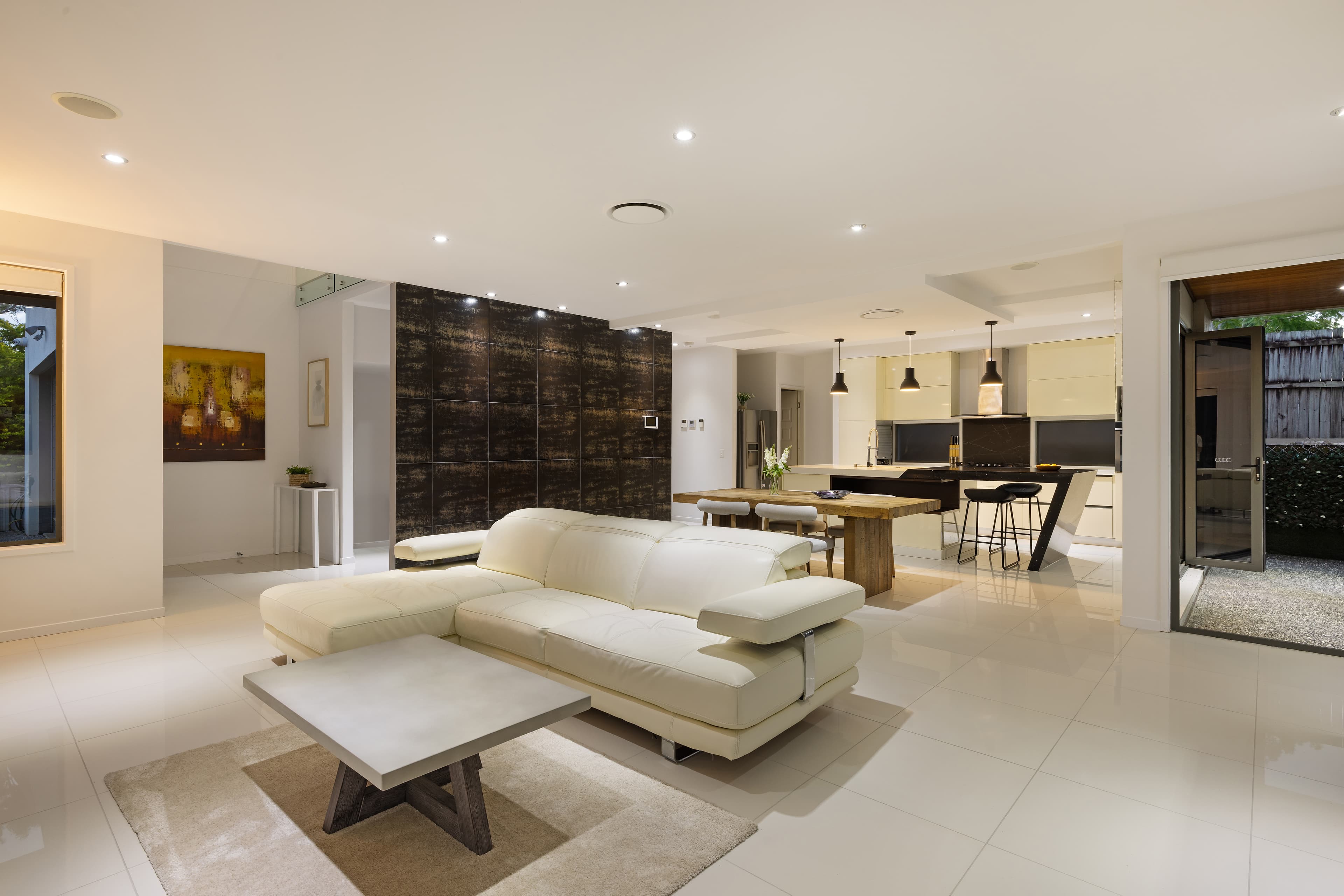50 Alison Road, Carrara, Carrara - Thumbnail 2