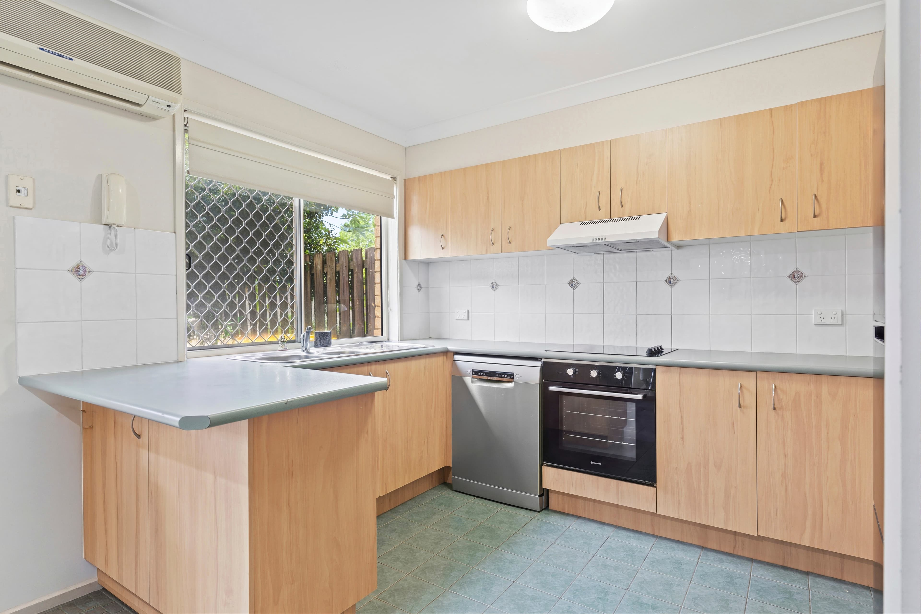 2/27 Camille Crescent, Wynnum West, Wynnum West - Thumbnail 5