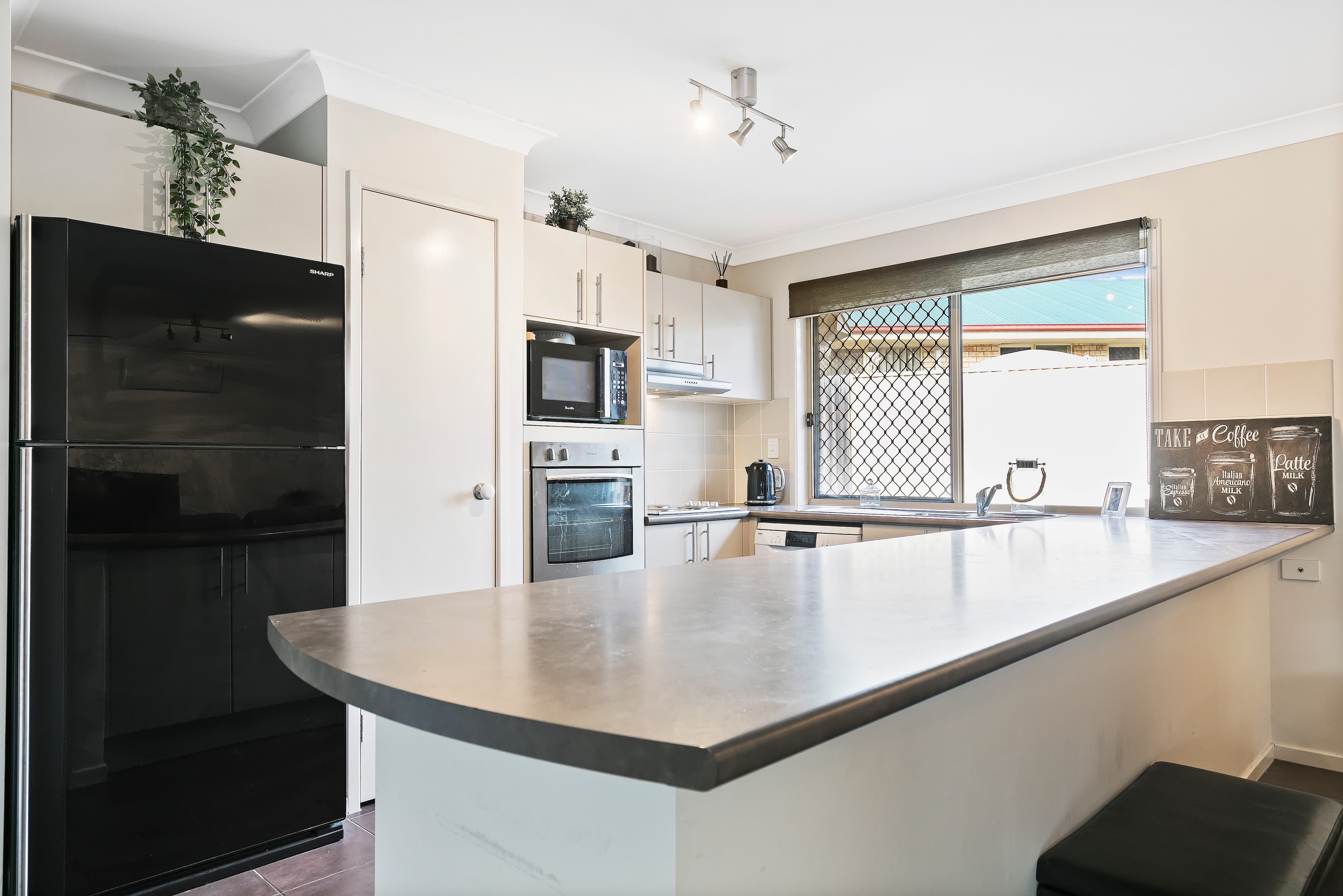 11 Baybreeze Close, Deception Bay, Deception Bay - Thumbnail 4