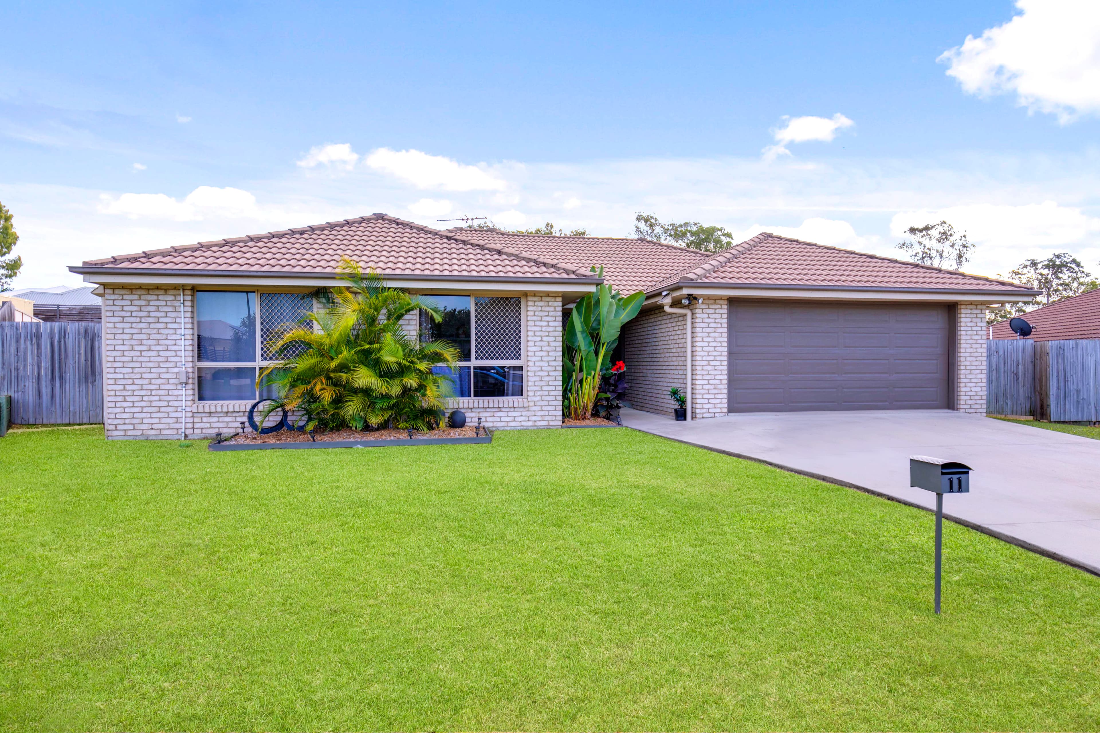 11 Baybreeze Close, Deception Bay, Deception Bay - Thumbnail 2