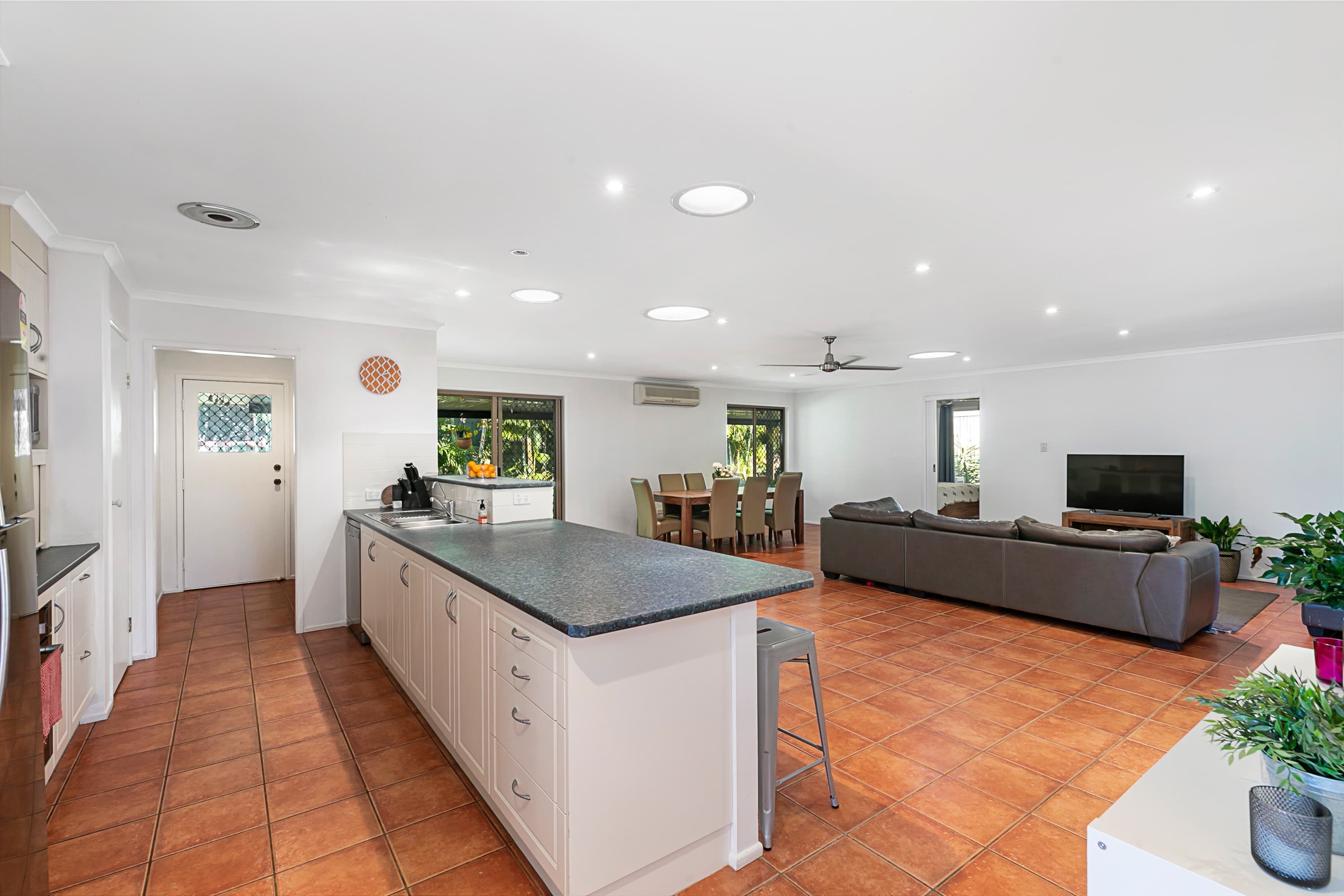 66 Sunshine Drive, Cleveland, Cleveland - Thumbnail 8