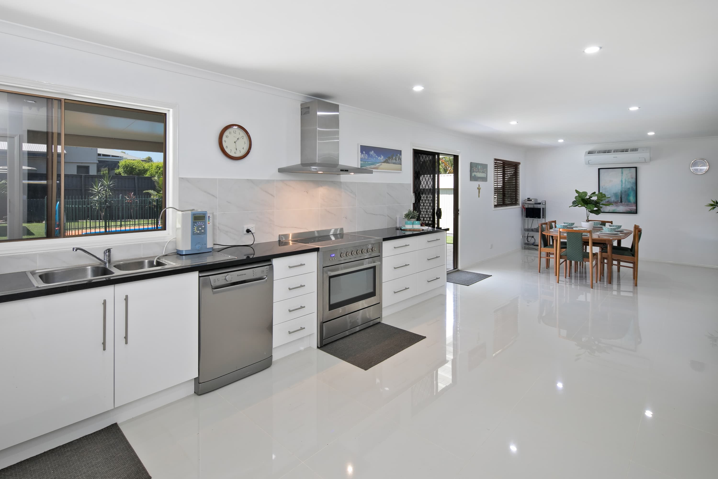 11 Waterford Crescent, Ormiston, Ormiston - Thumbnail 4