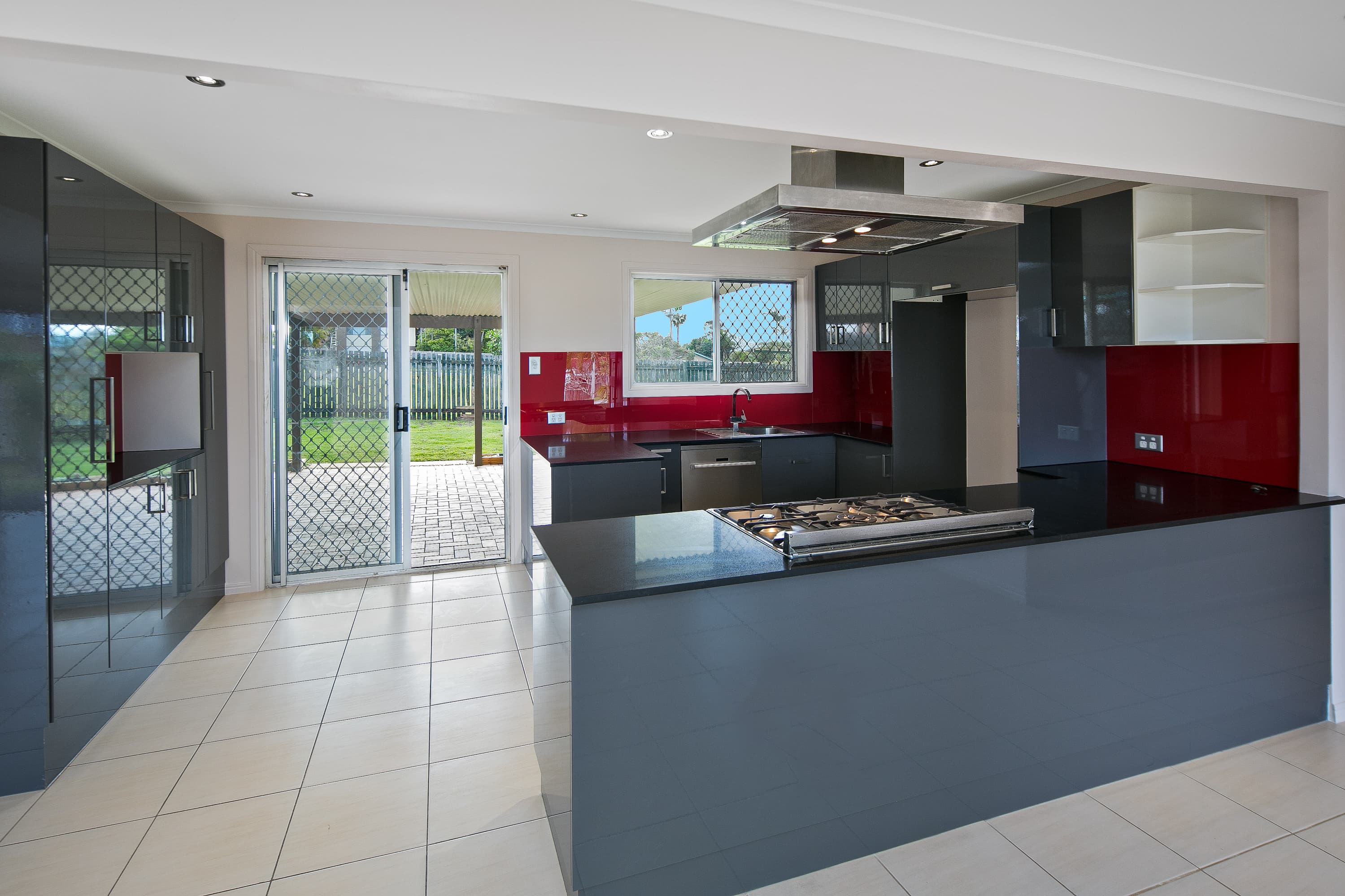 5 Heron Court, Birkdale, Birkdale - Thumbnail 2