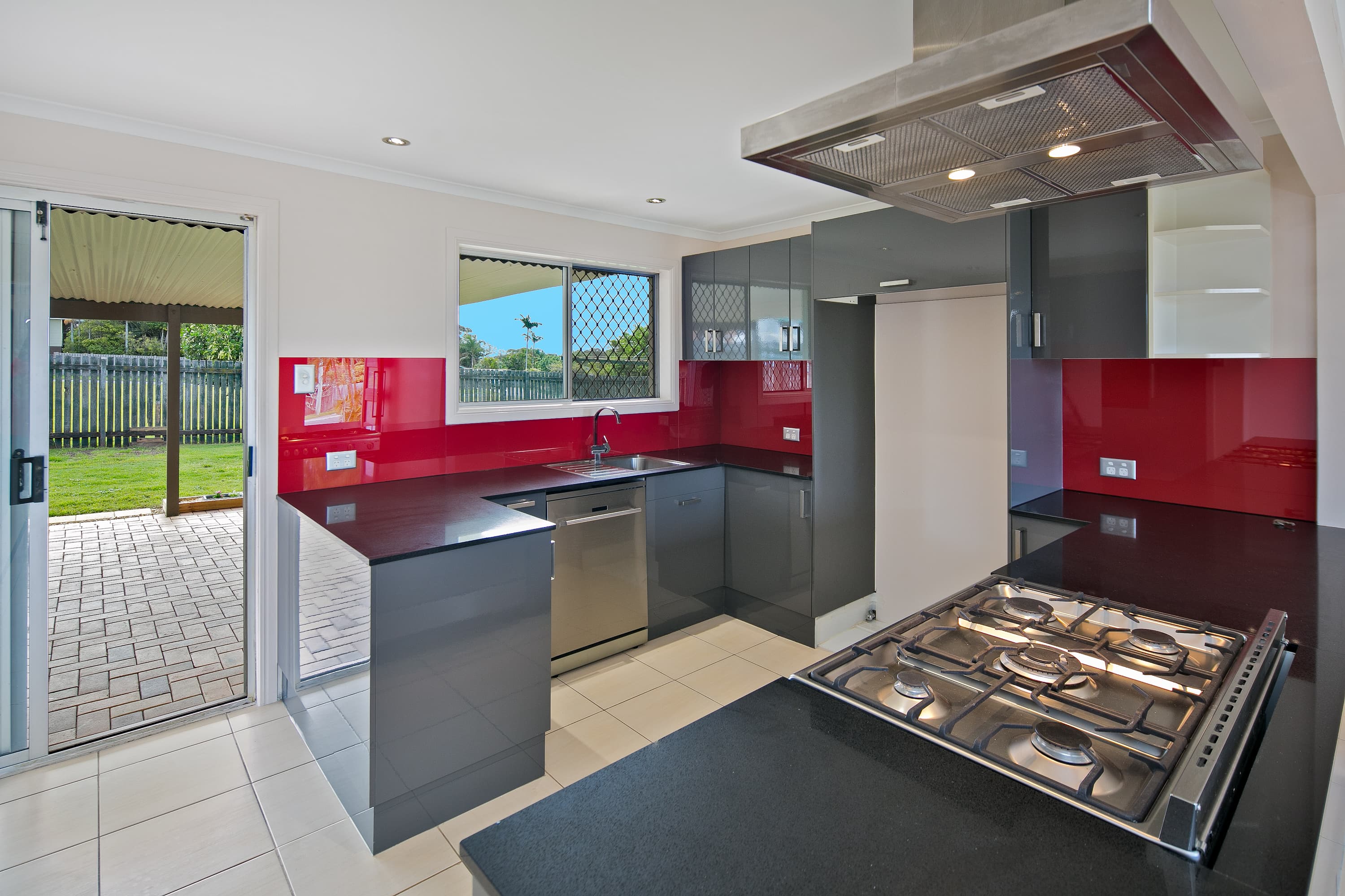 5 Heron Court, Birkdale, Birkdale - Image 1