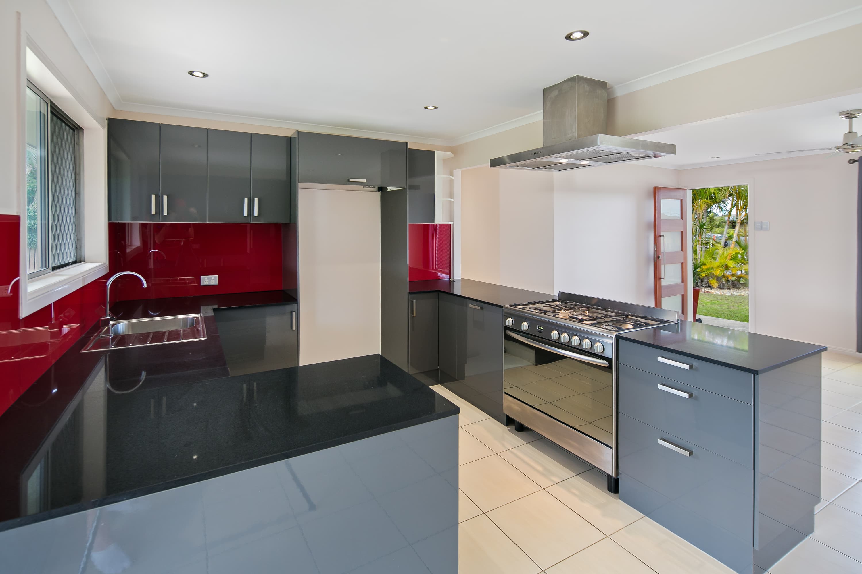 5 Heron Court, Birkdale, Birkdale - Thumbnail 4