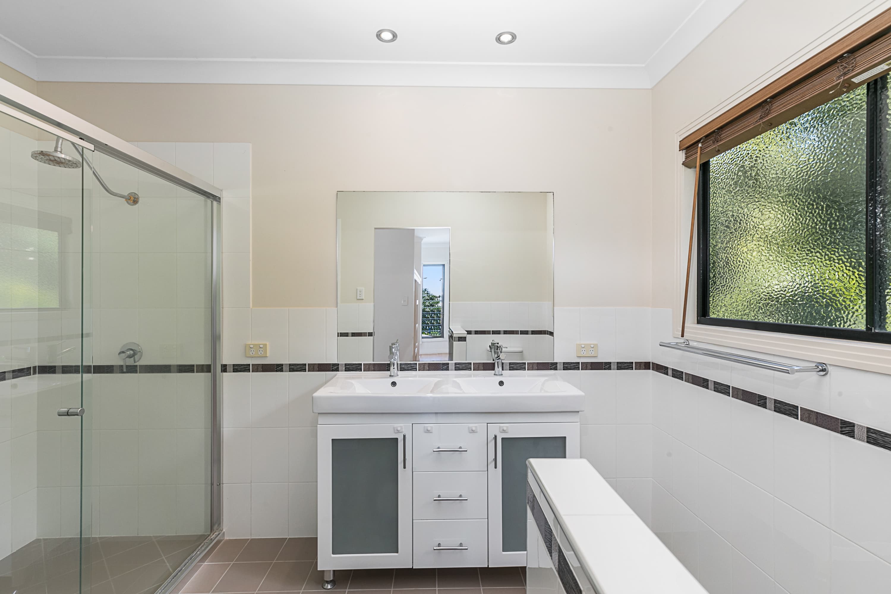 13 Torquay Road, Redland Bay, Redland Bay - Thumbnail 2