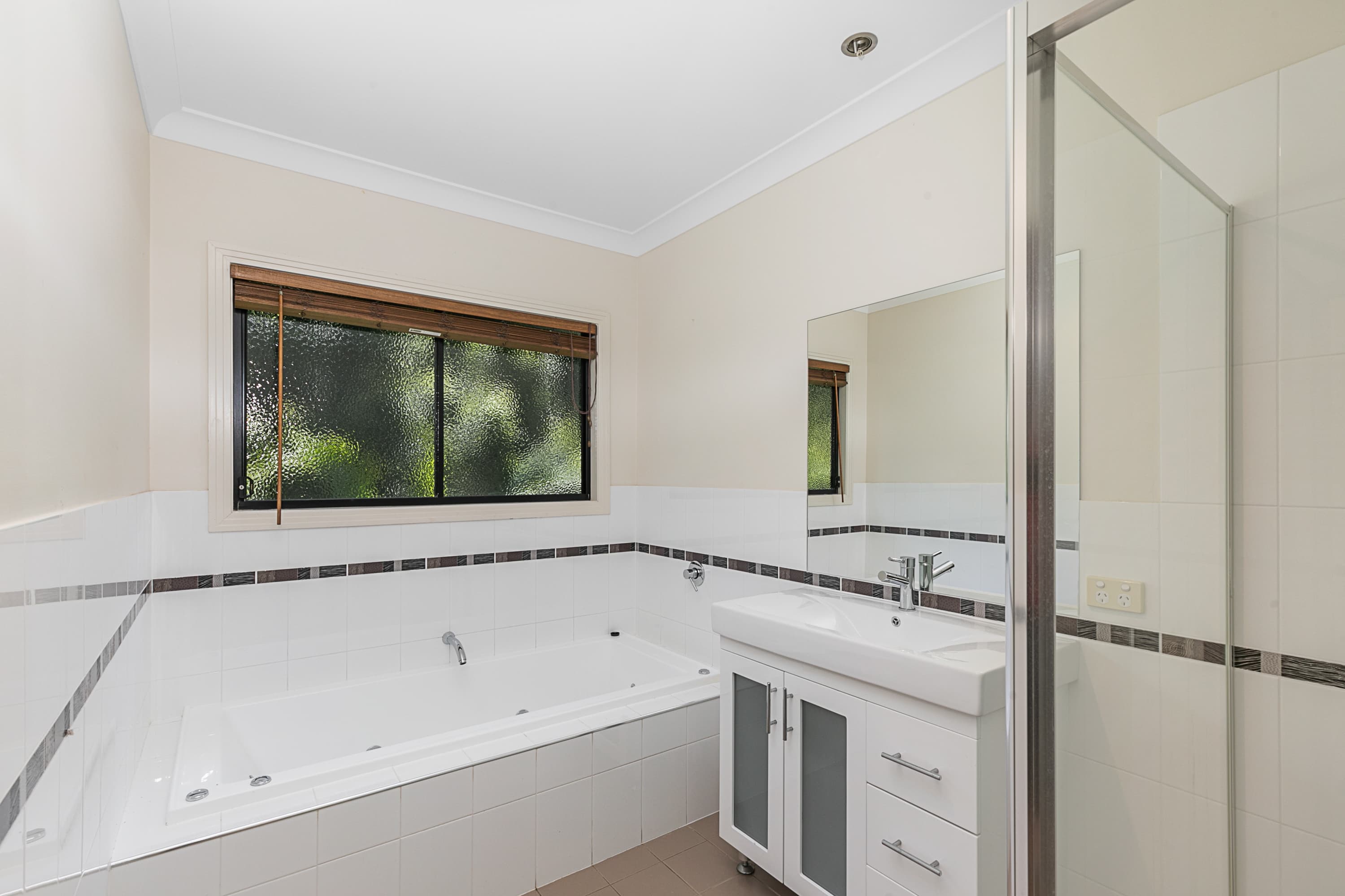 13 Torquay Road, Redland Bay, Redland Bay - Thumbnail 7
