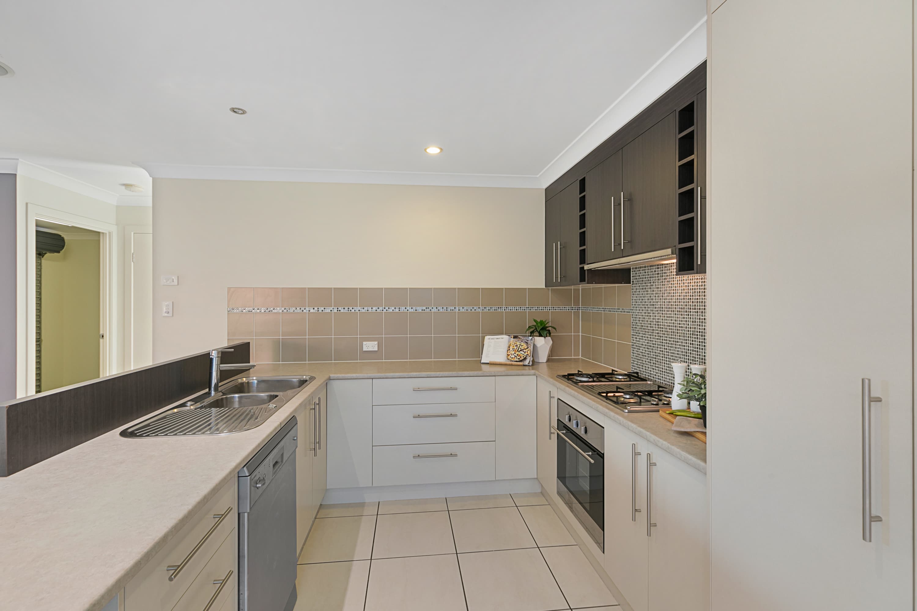 150 Bainbridge Street, Ormiston, Ormiston - Thumbnail 3