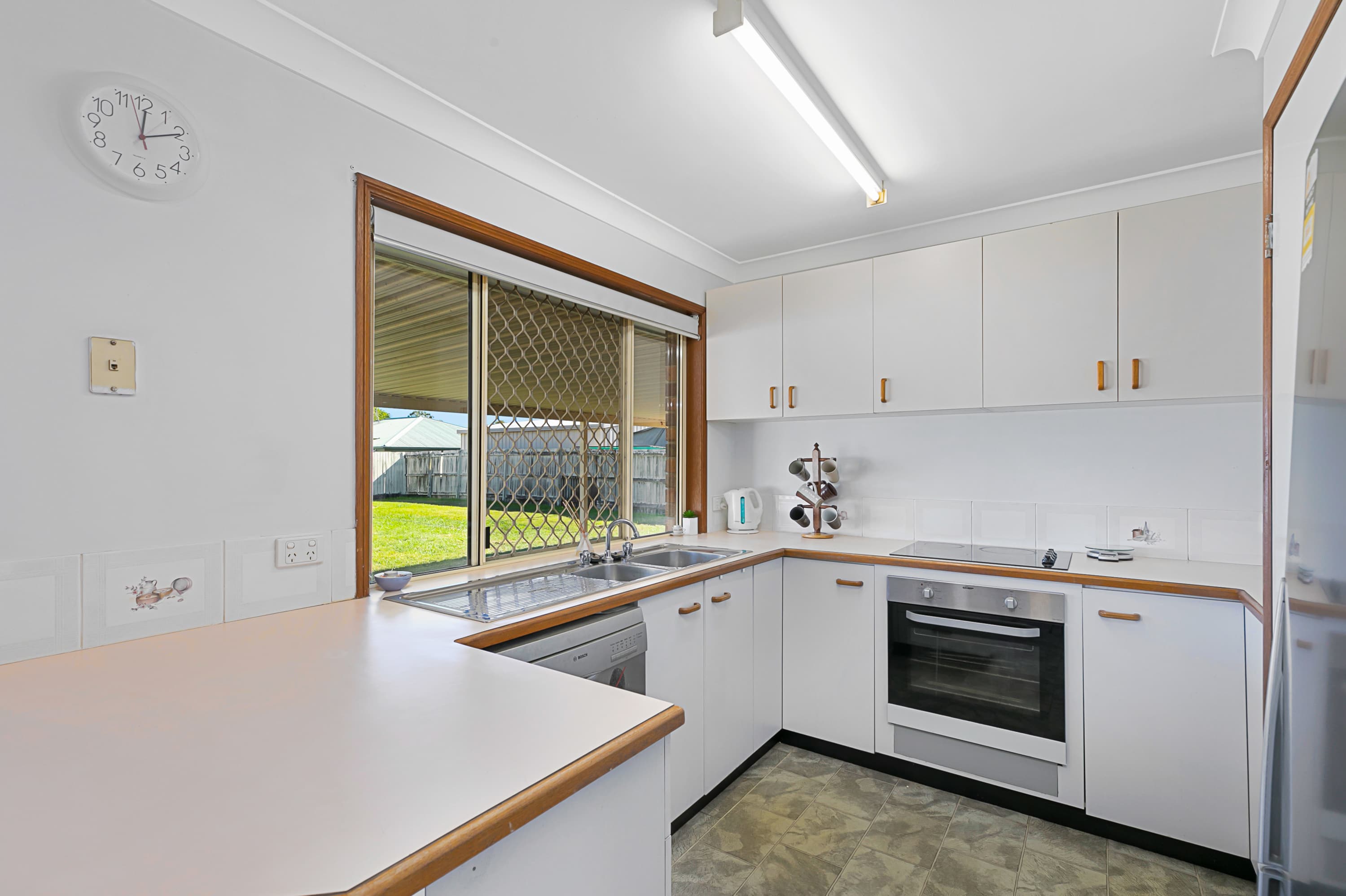 4 Madelin Court, Thorneside, Thorneside - Thumbnail 2
