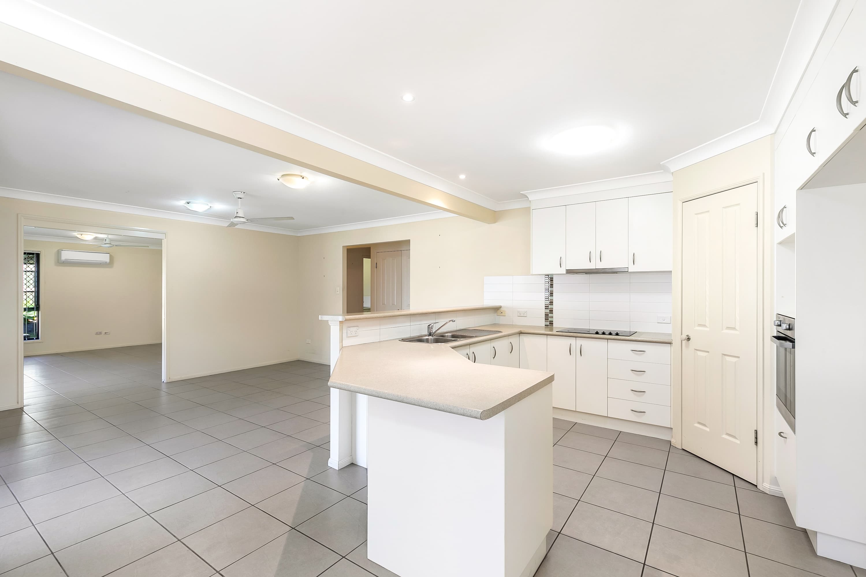 10 Dory Close, Redland Bay, Redland Bay - Thumbnail 2