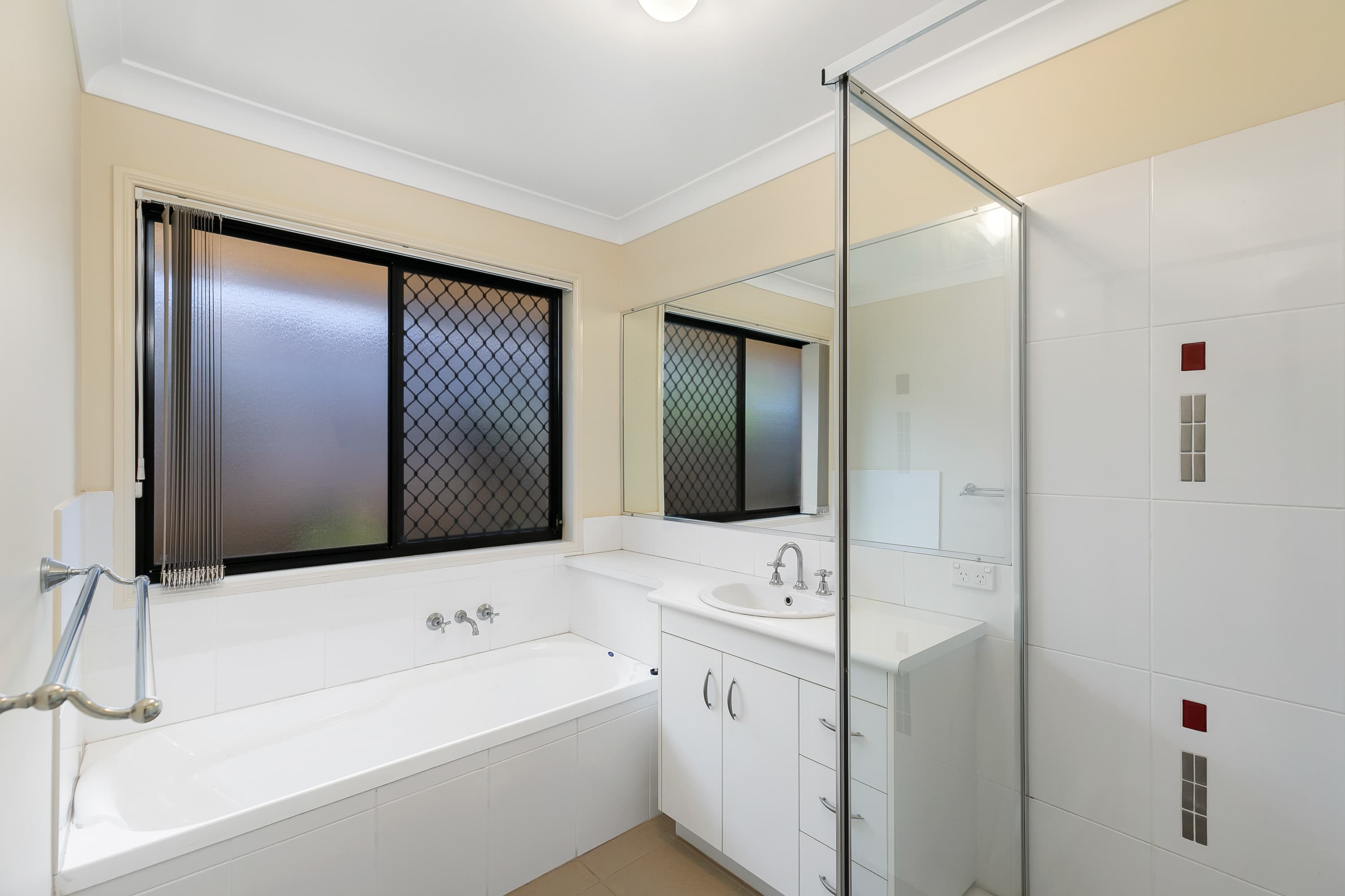 10 Dory Close, Redland Bay, Redland Bay - Thumbnail 4