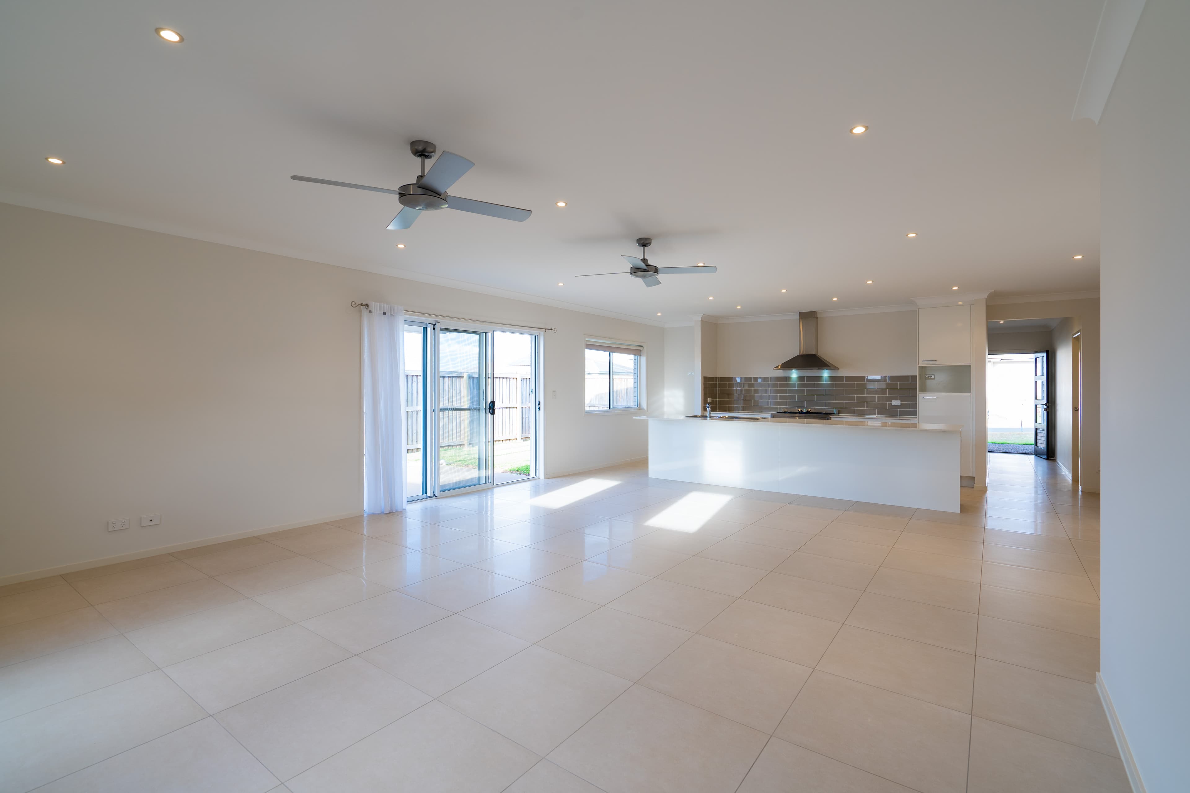 1 Johnnys Lane, Birkdale, Birkdale - Thumbnail 8