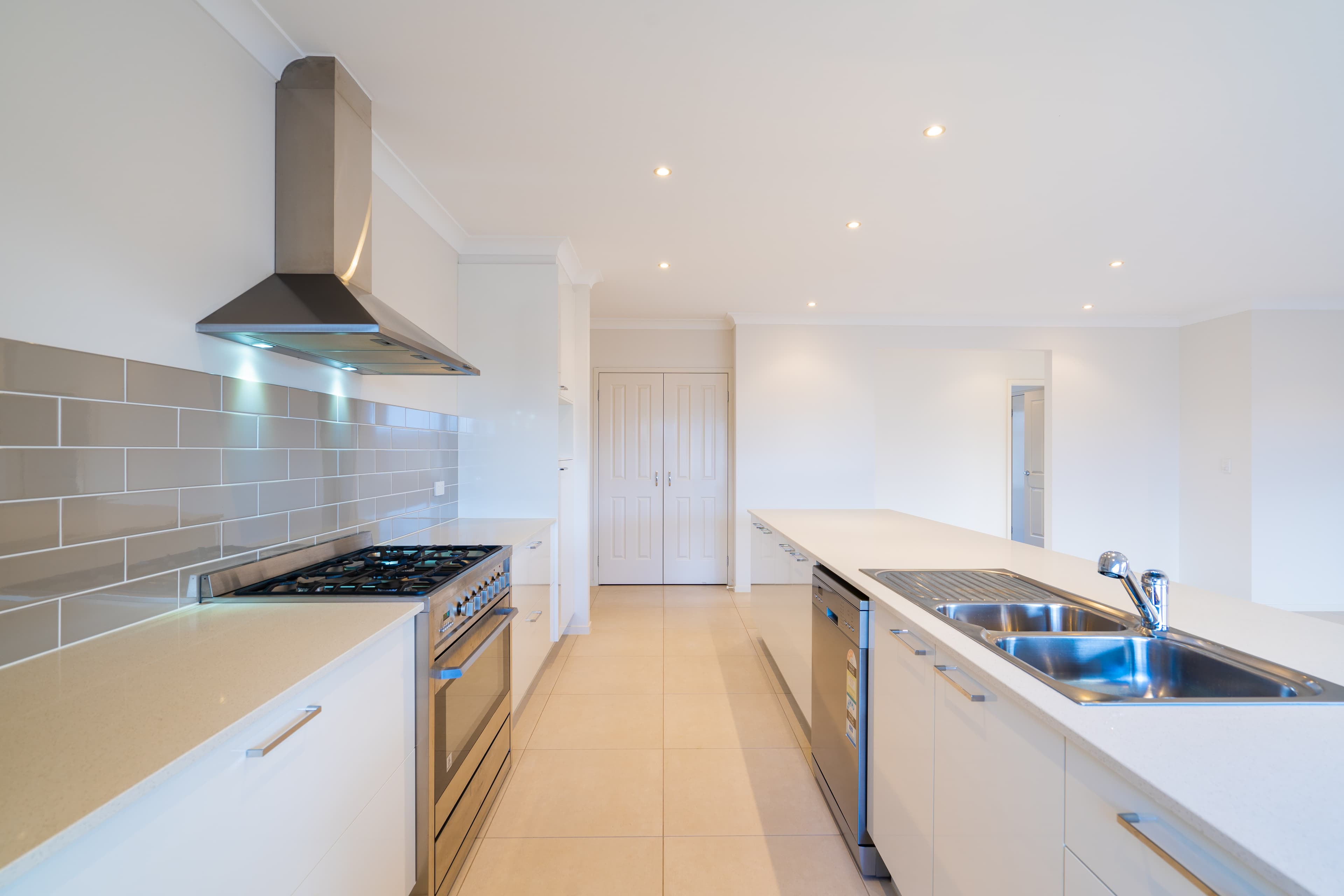 1 Johnnys Lane, Birkdale, Birkdale - Thumbnail 2
