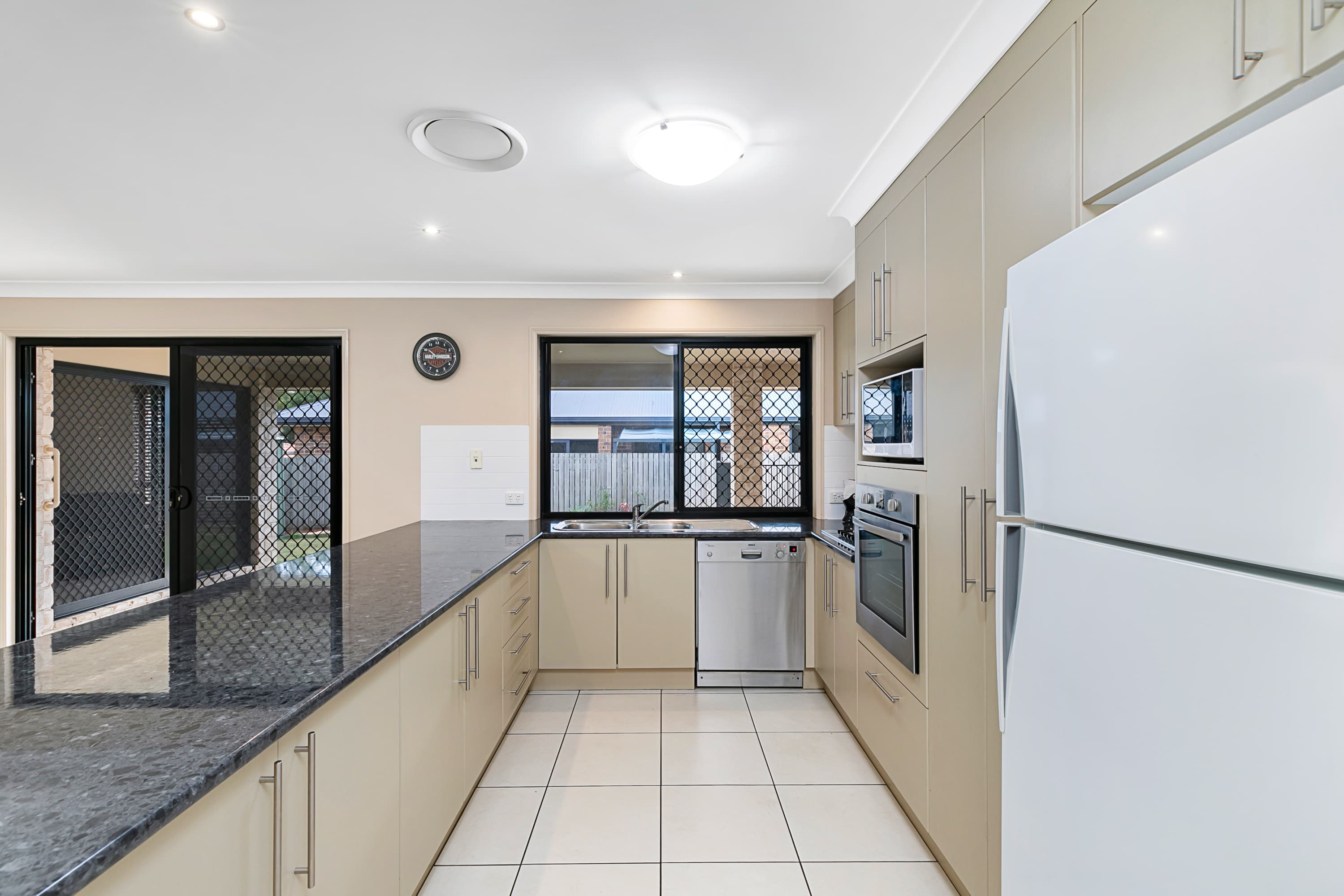 21 Honeygem Place, Birkdale, Birkdale - Thumbnail 2