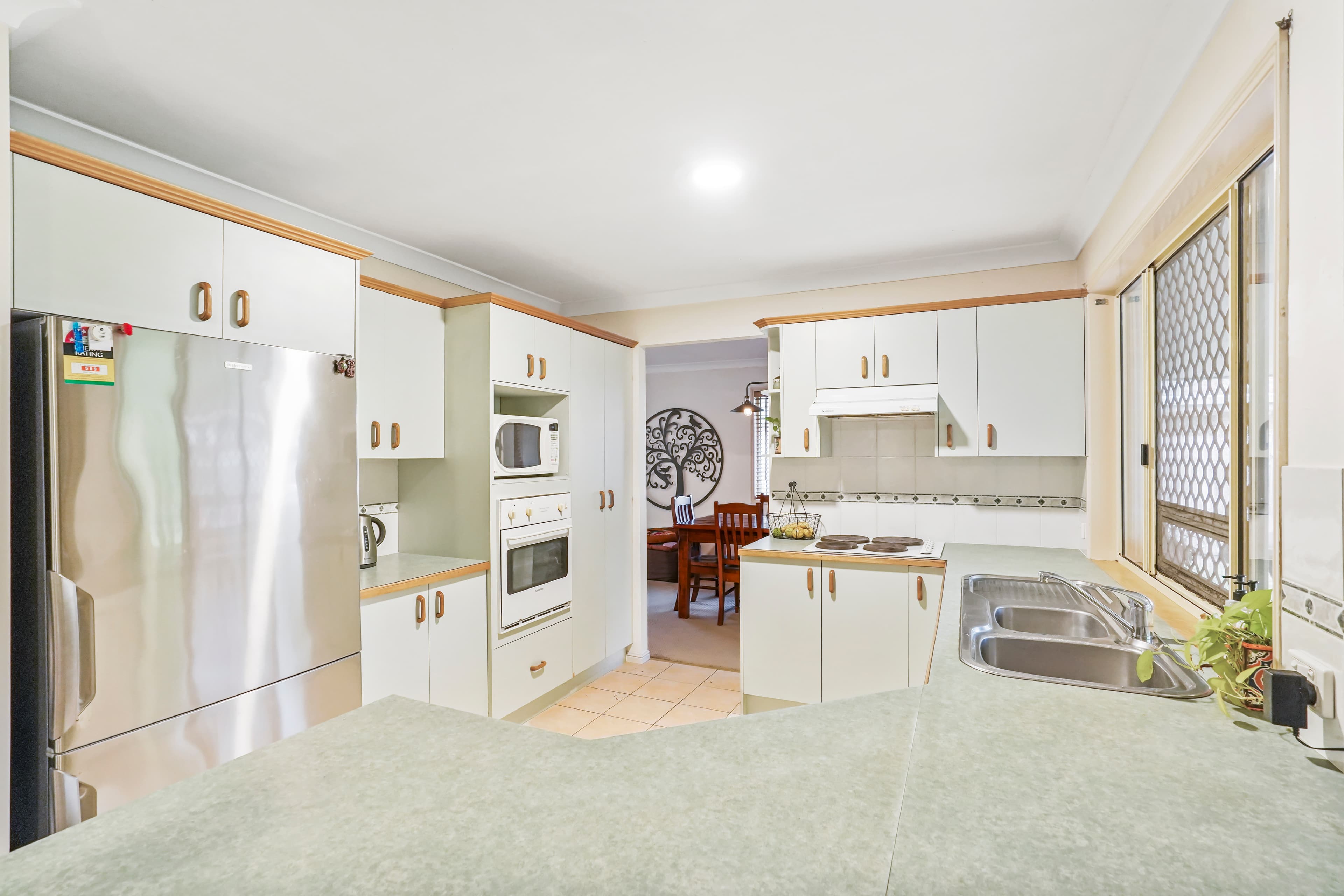 8 Carinyan Drive, Birkdale, Birkdale - Thumbnail 2