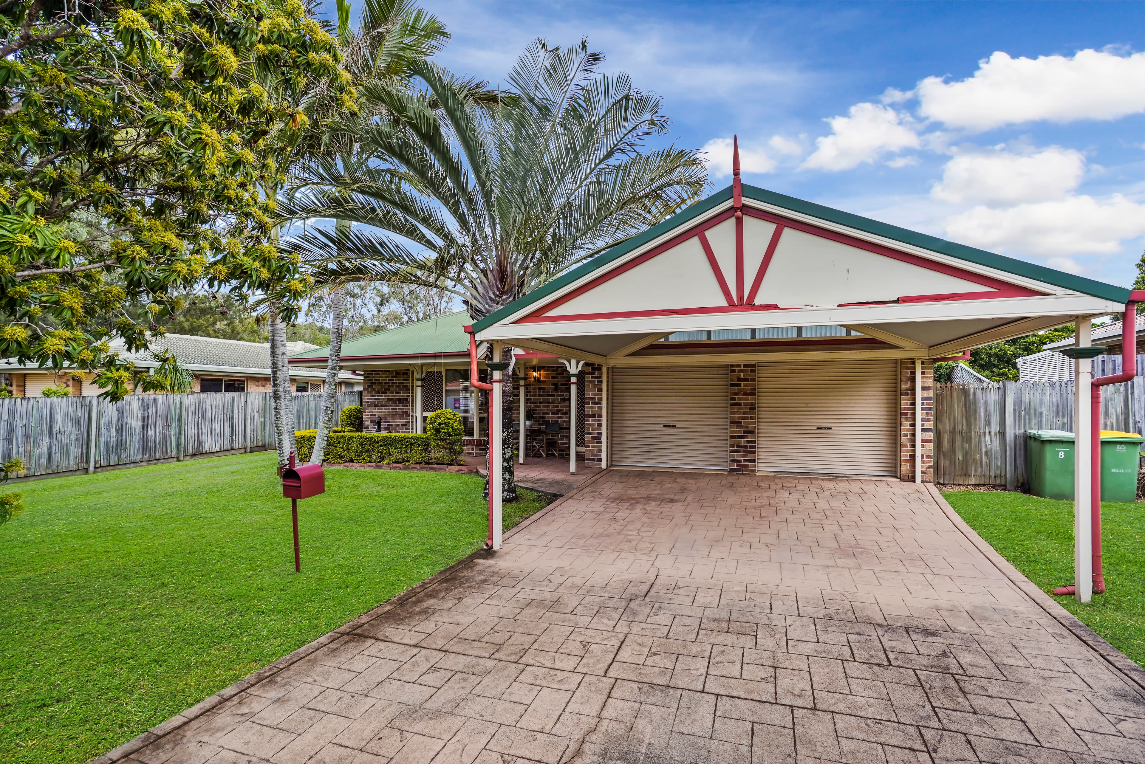 8 Carinyan Drive, Birkdale, Birkdale - Image 1