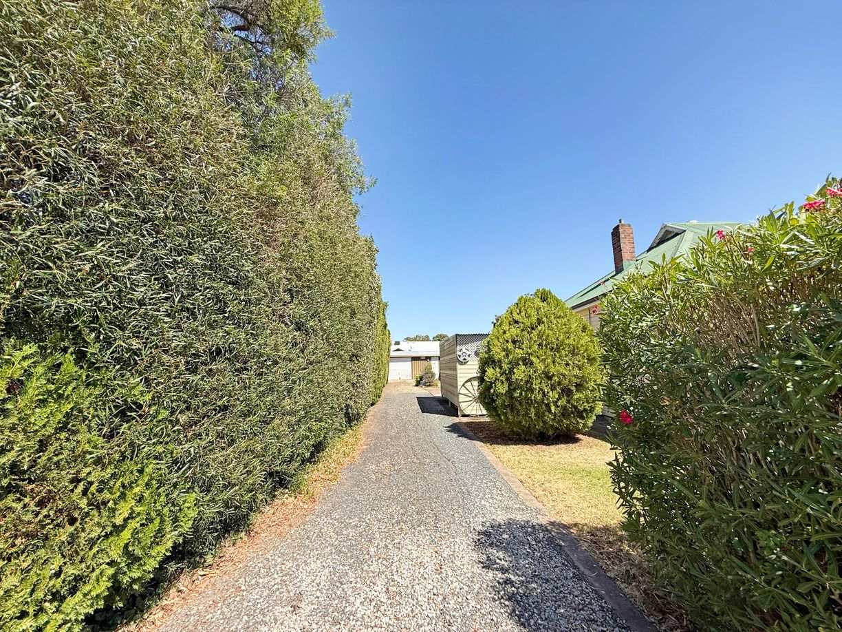 63 Binalong Street, Young, NSW 2594, Young - Thumbnail 2