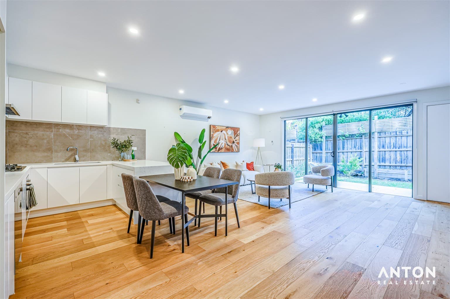 131C Lawrence Road Mount Waverley,  - Thumbnail 4