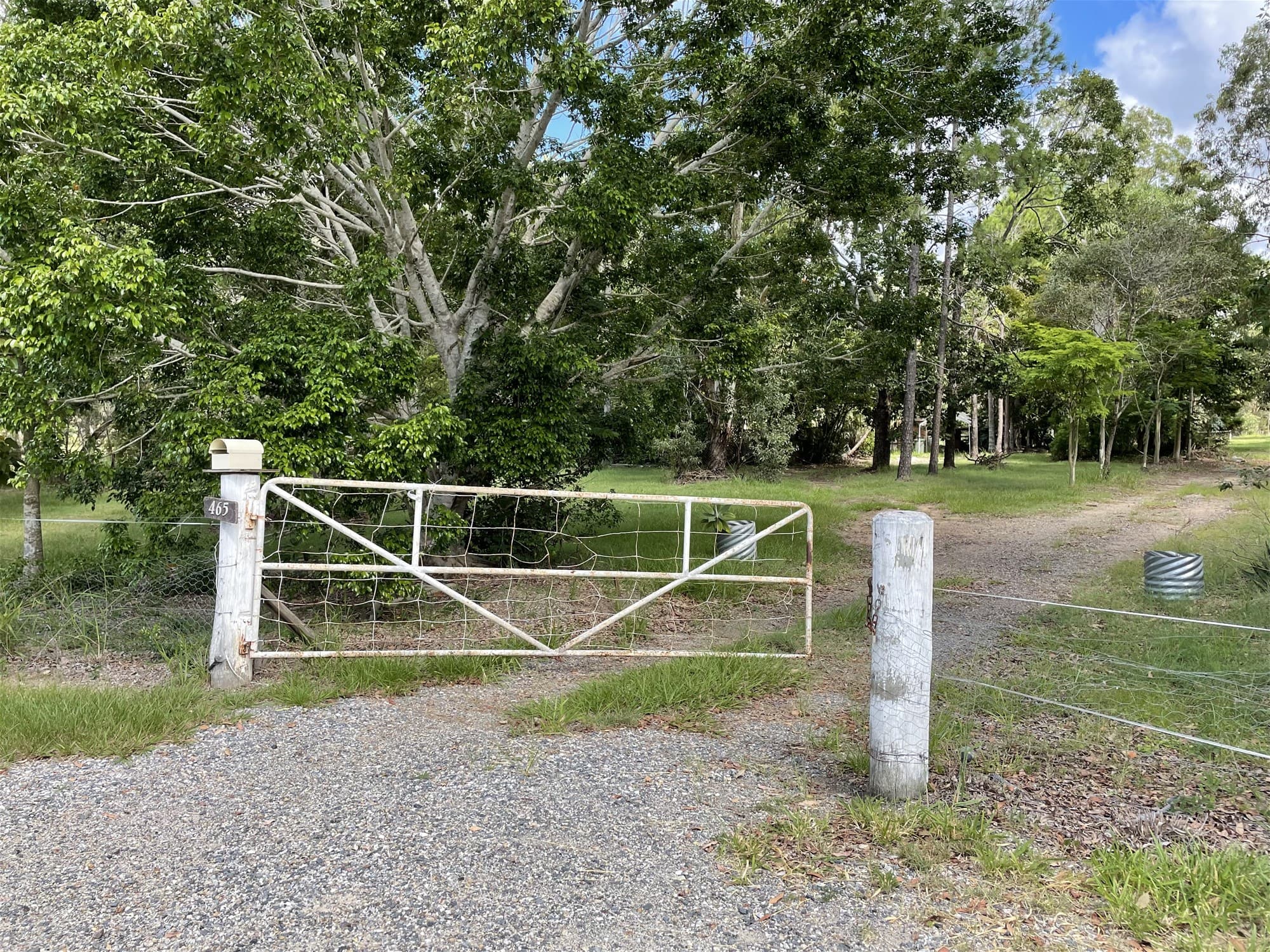 5.9 ACRES IN PRIME LOCATION, ZONED EMERGING COMMUNITY WITH A 3 BEDROOMS HOUSE!
                                
                                    465-483 Middle Road GREENBANK QLD, Greenbank - Image 1