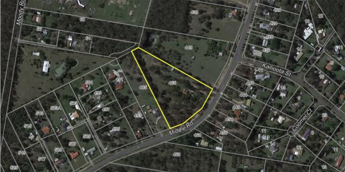 5.9 ACRES IN PRIME LOCATION, ZONED EMERGING COMMUNITY WITH A 3 BEDROOMS HOUSE!
                                
                                    465-483 Middle Road GREENBANK QLD, Greenbank - Thumbnail 2
