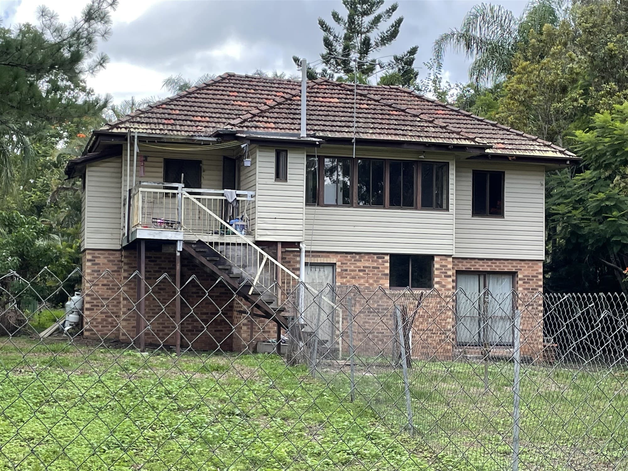 5.9 ACRES IN PRIME LOCATION, ZONED EMERGING COMMUNITY WITH A 3 BEDROOMS HOUSE!
                                
                                    465-483 Middle Road GREENBANK QLD, Greenbank - Thumbnail 6