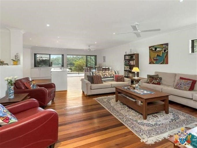 32 Teesdale Street CORINDA, QLD, Corinda - Thumbnail 2