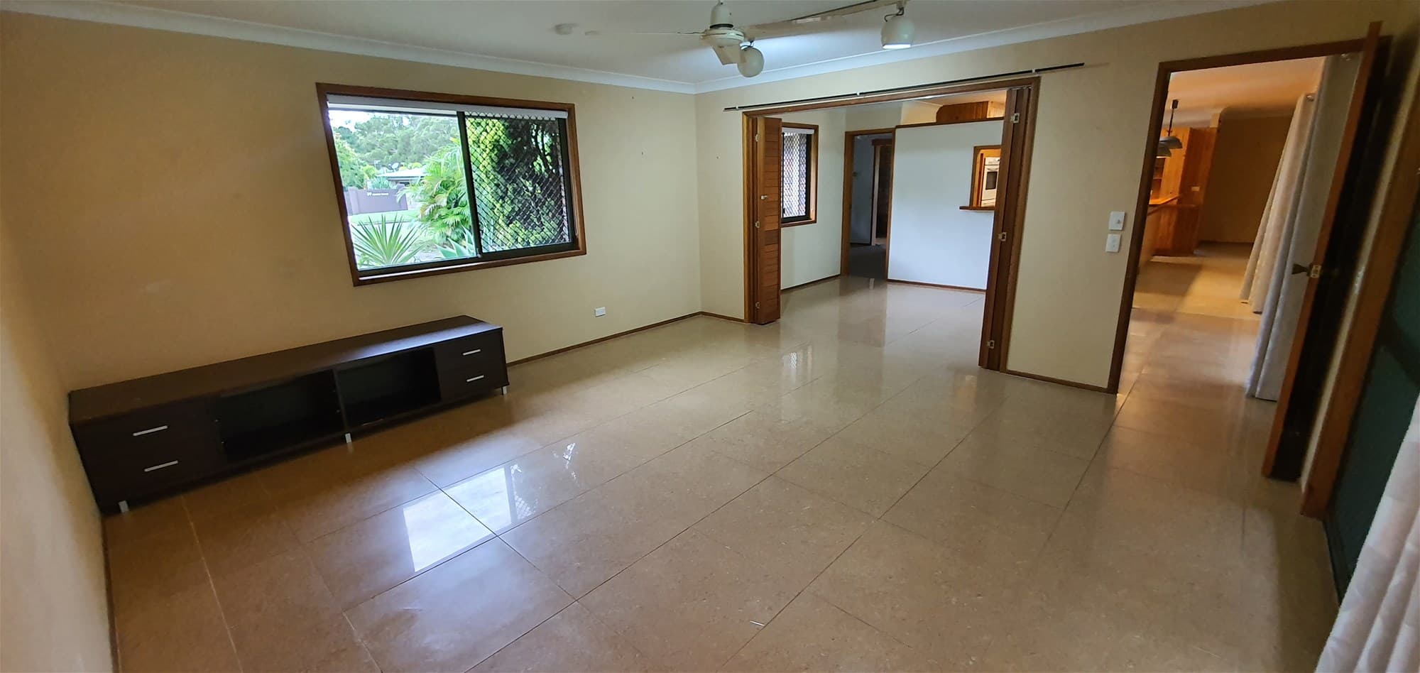 38 Hillview Parade ASHMORE, QLD, Ashmore - Thumbnail 4