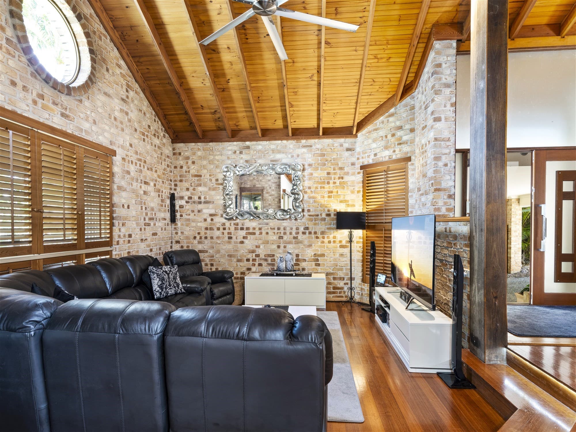 1 Hannaford Place HELENSVALE, QLD, Helensvale - Thumbnail 2