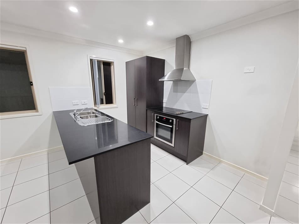 20  Mieka Crescent PIMPAMA, QLD, Pimpama - Thumbnail 2