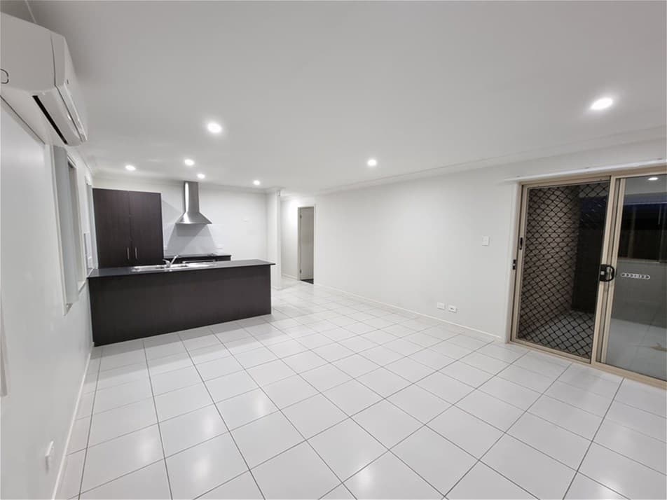 20  Mieka Crescent PIMPAMA, QLD, Pimpama - Thumbnail 3