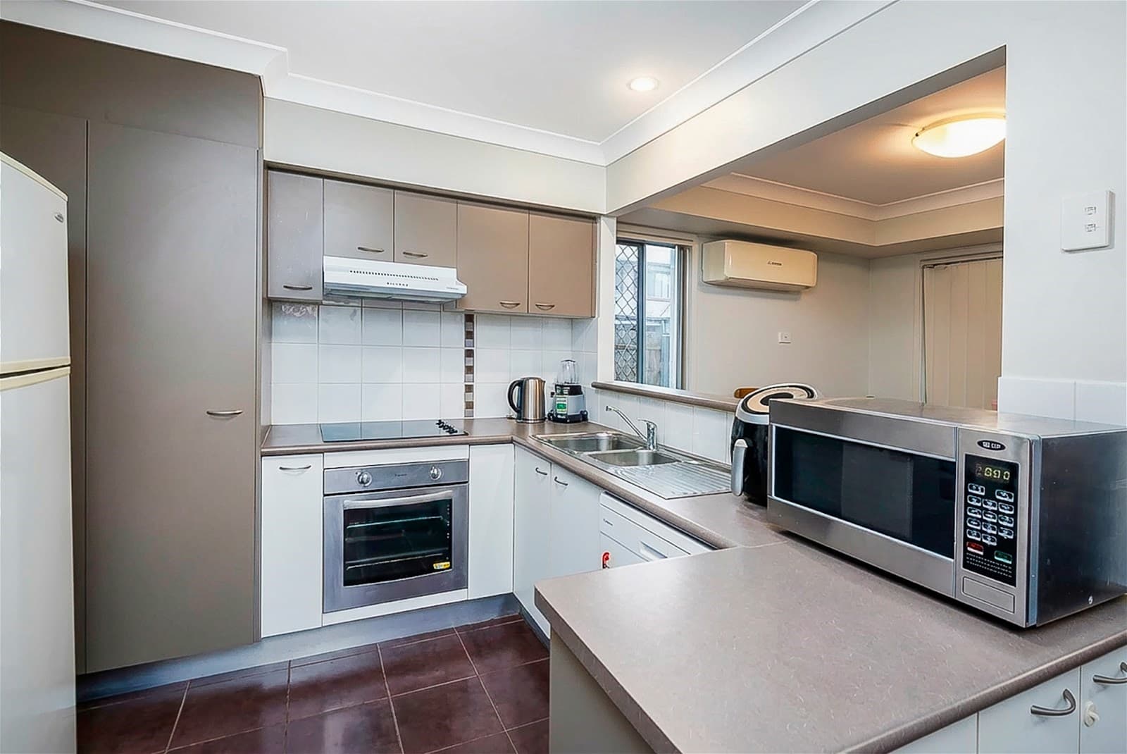18/6-32 University Drive MEADOWBROOK, QLD, Meadowbrook - Thumbnail 2