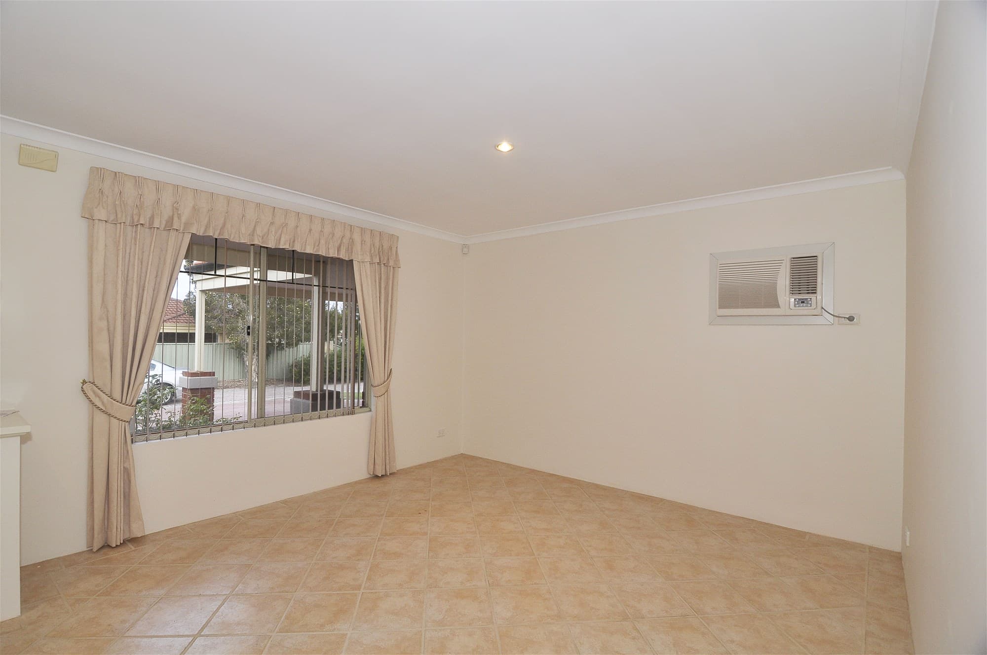 9 Bree Close ATWELL, WA, Atwell - Thumbnail 2