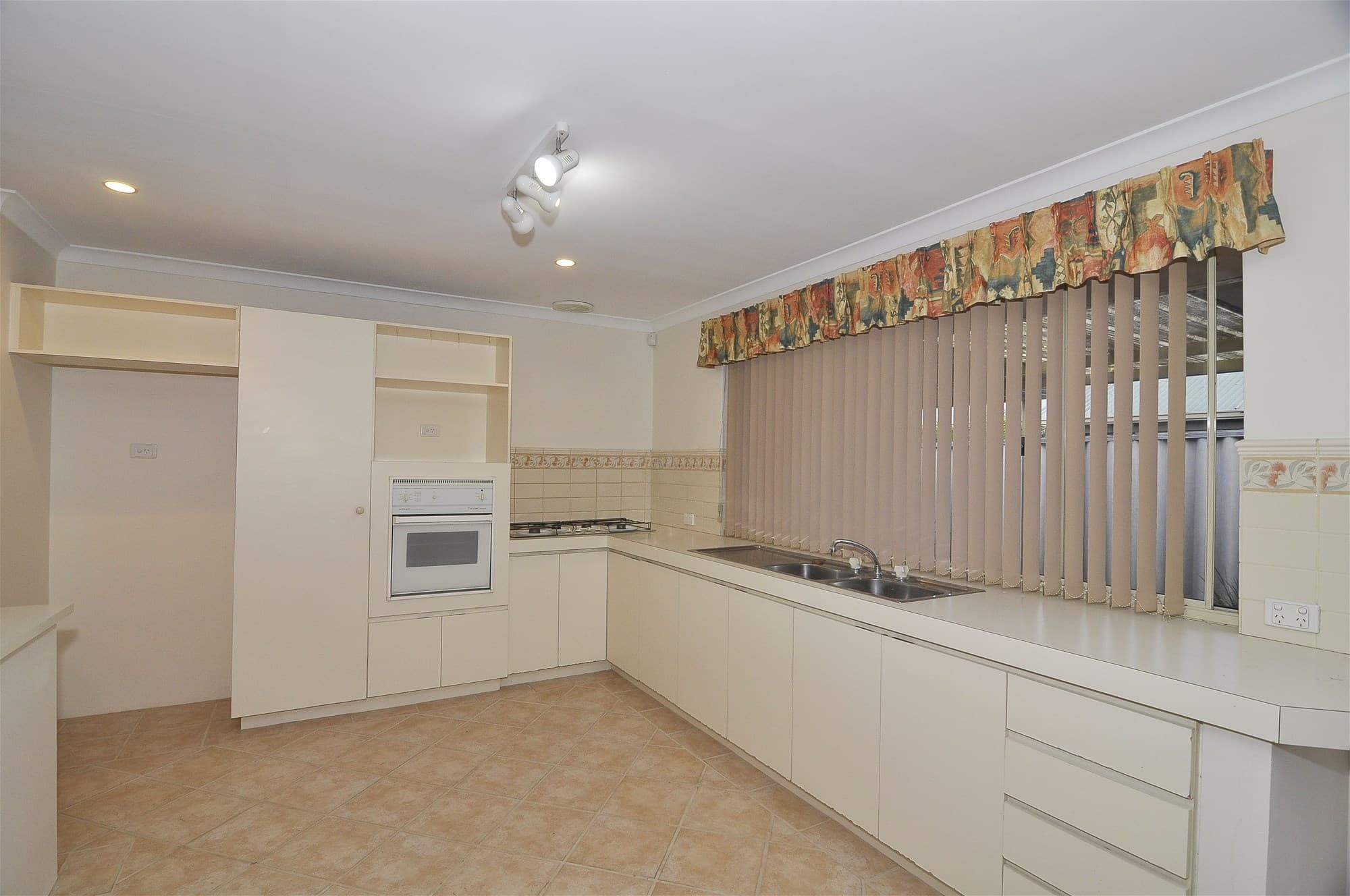 9 Bree Close ATWELL, WA, Atwell - Thumbnail 4