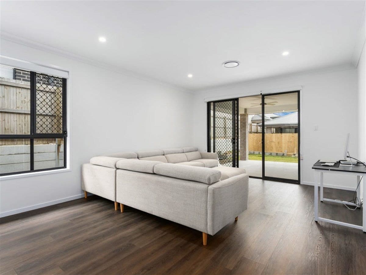 34  Bemina Crescent  SPRING MOUNTAIN, QLD, Spring Mountain - Thumbnail 2