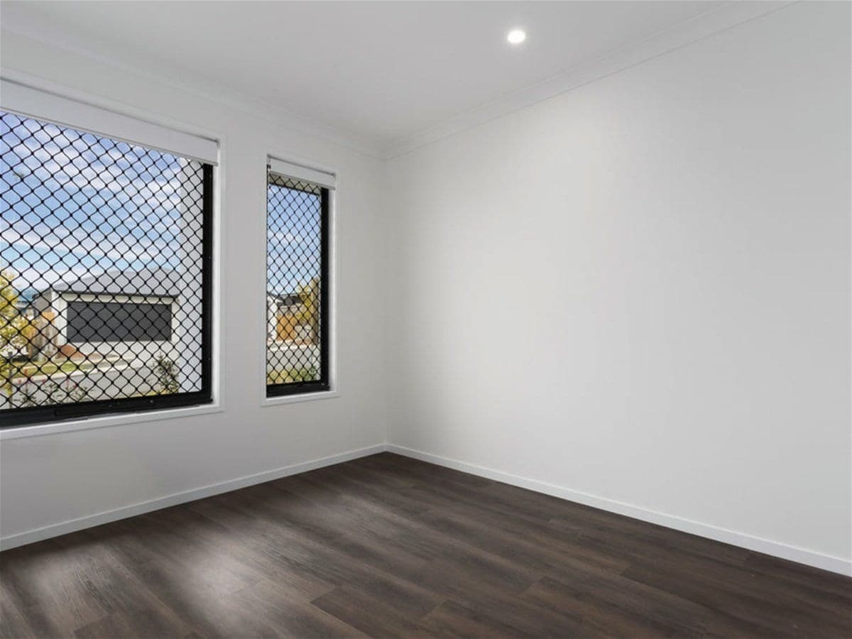 34  Bemina Crescent  SPRING MOUNTAIN, QLD, Spring Mountain - Thumbnail 4