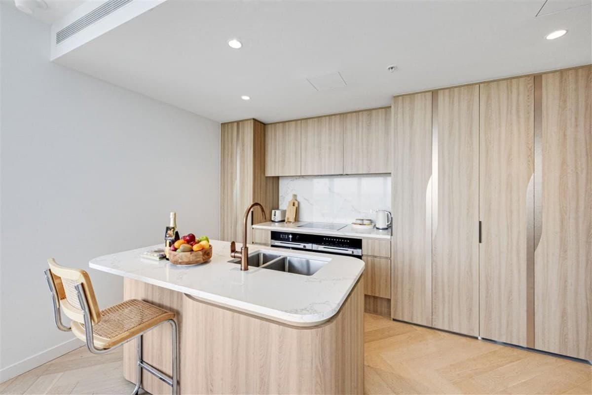 1402/63 La Trobe Street  MELBOURNE, VIC, Melbourne - Thumbnail 3