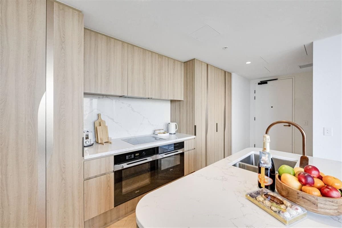 1402/63 La Trobe Street  MELBOURNE, VIC, Melbourne - Thumbnail 7