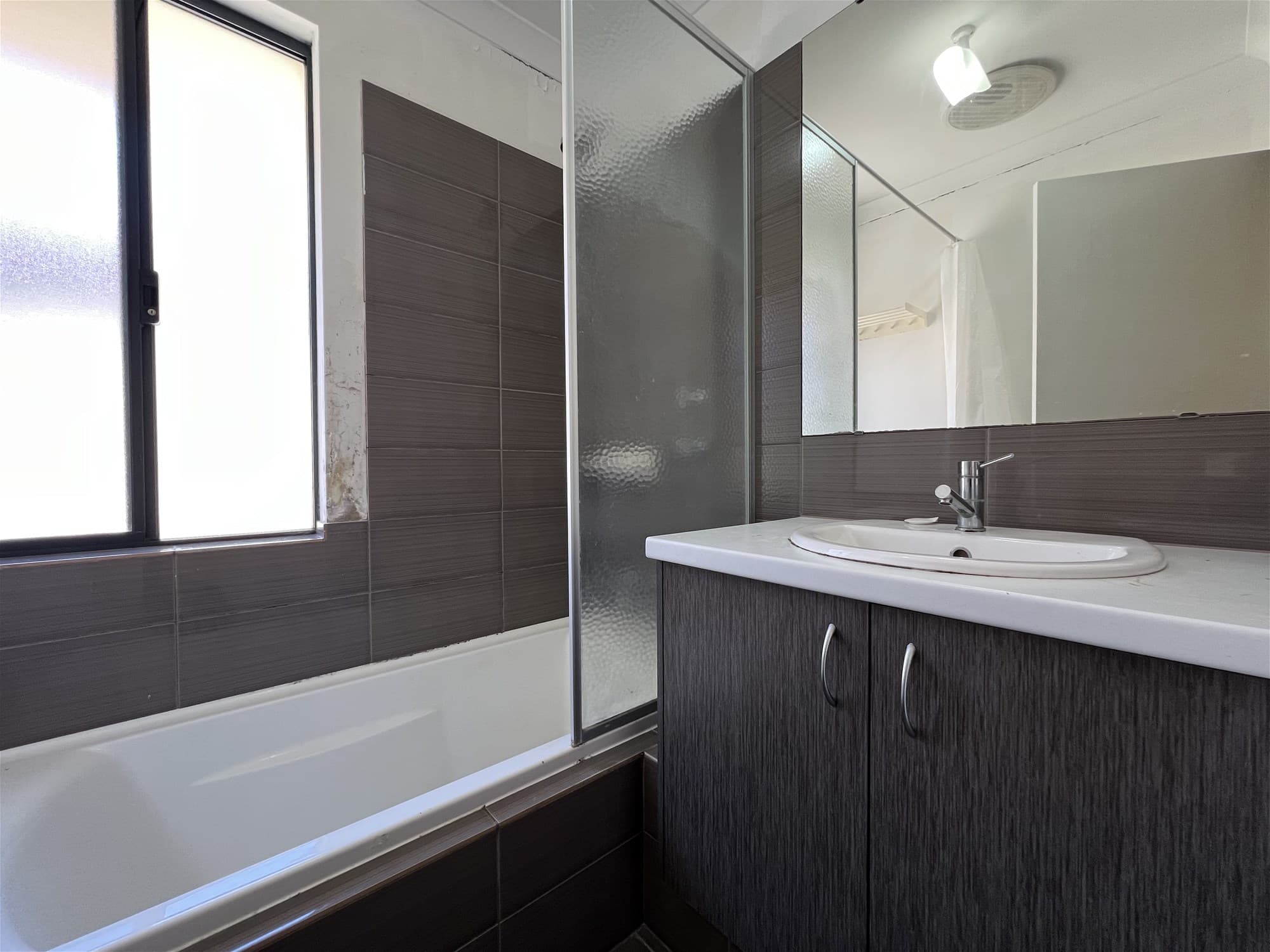 5.72kw Solar-Powered Family Home
                                
                                    90 Panozza Circle MADDINGTON WA, 90 Panozza Circle Maddington - Thumbnail 7