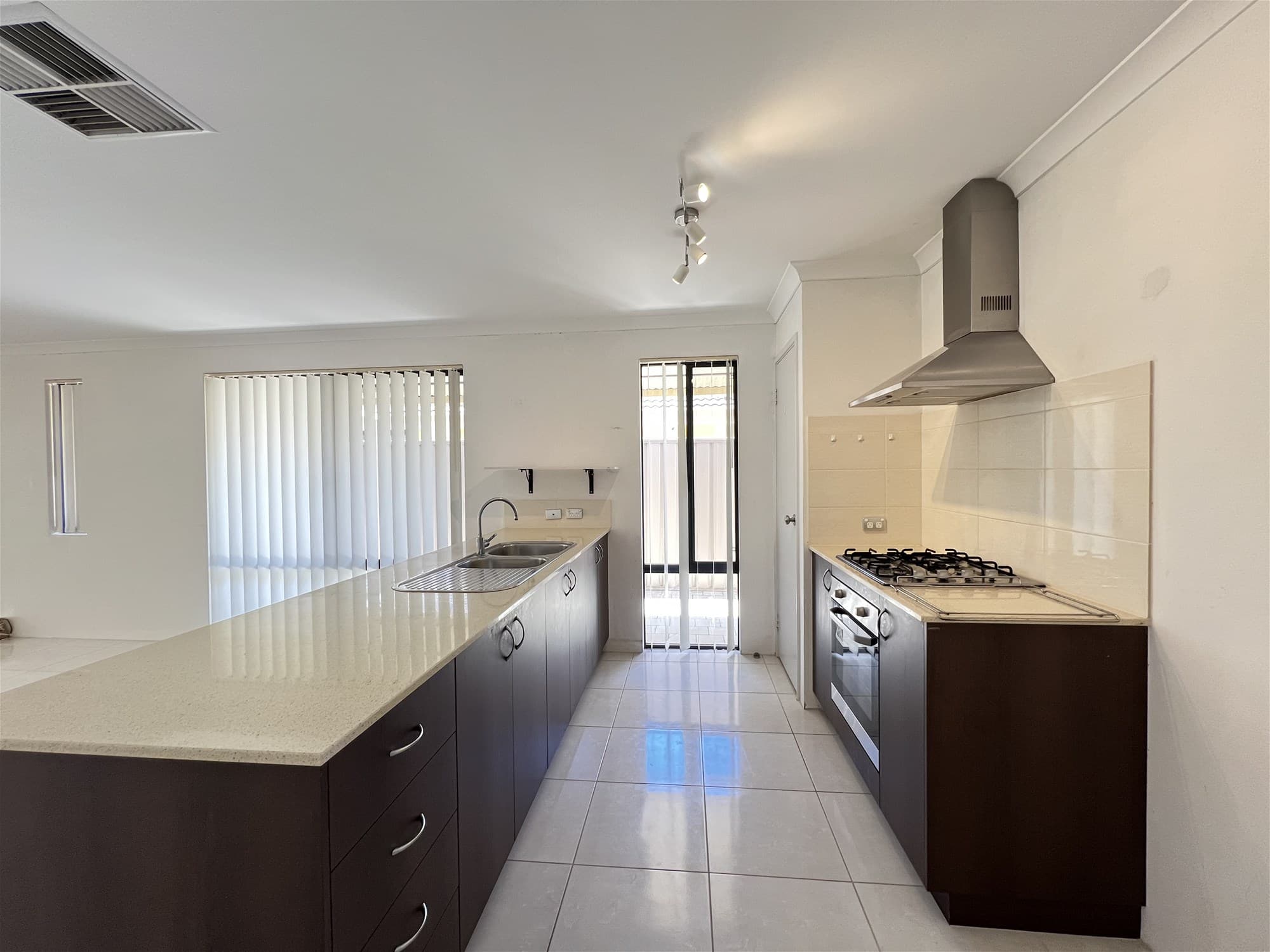 5.72kw Solar-Powered Family Home
                                
                                    90 Panozza Circle MADDINGTON WA, 90 Panozza Circle Maddington - Thumbnail 4