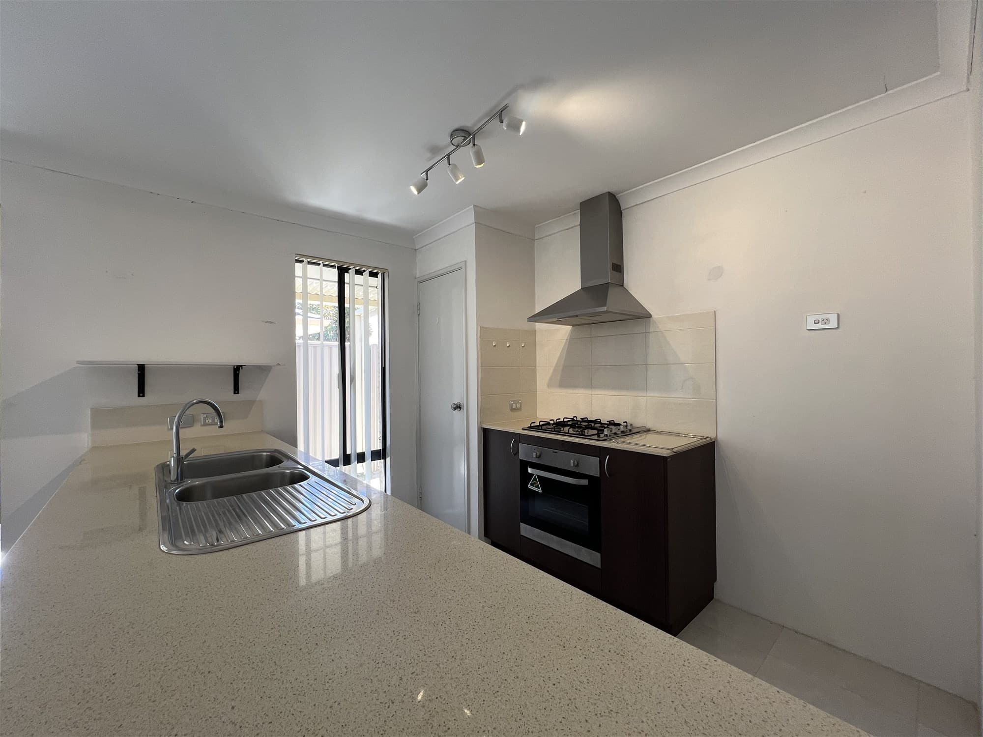 5.72kw Solar-Powered Family Home
                                
                                    90 Panozza Circle MADDINGTON WA, 90 Panozza Circle Maddington - Thumbnail 5