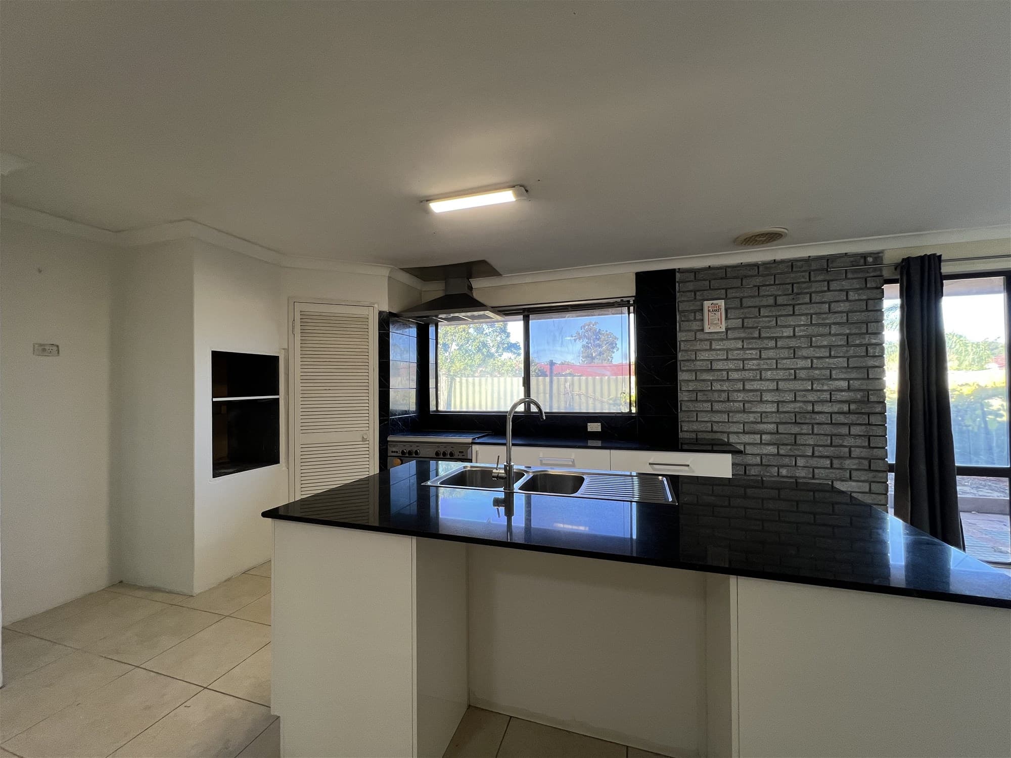 2 Camden Court THORNLIE, WA, Thornlie - Thumbnail 6