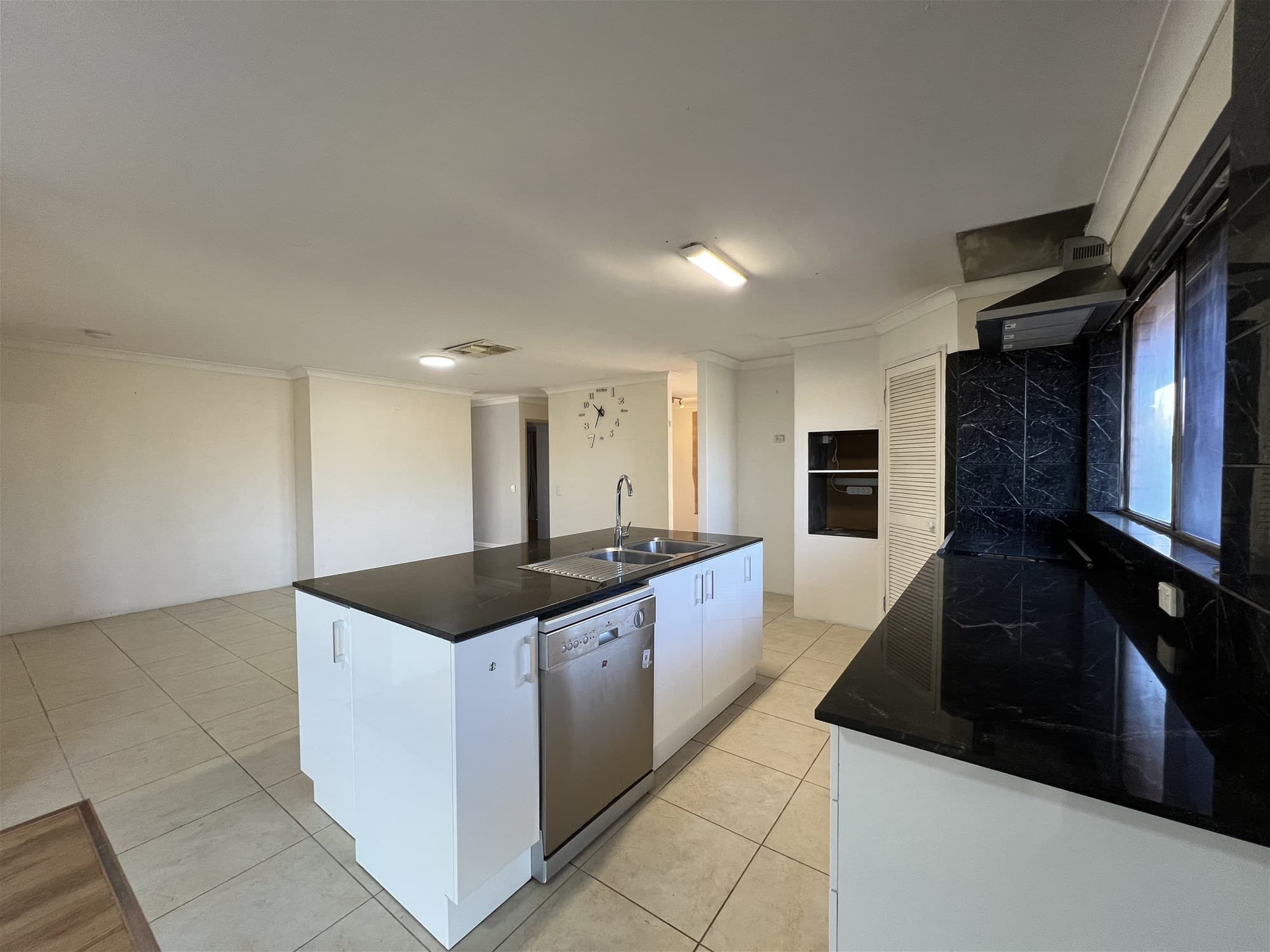 2 Camden Court THORNLIE, WA, Thornlie - Thumbnail 7