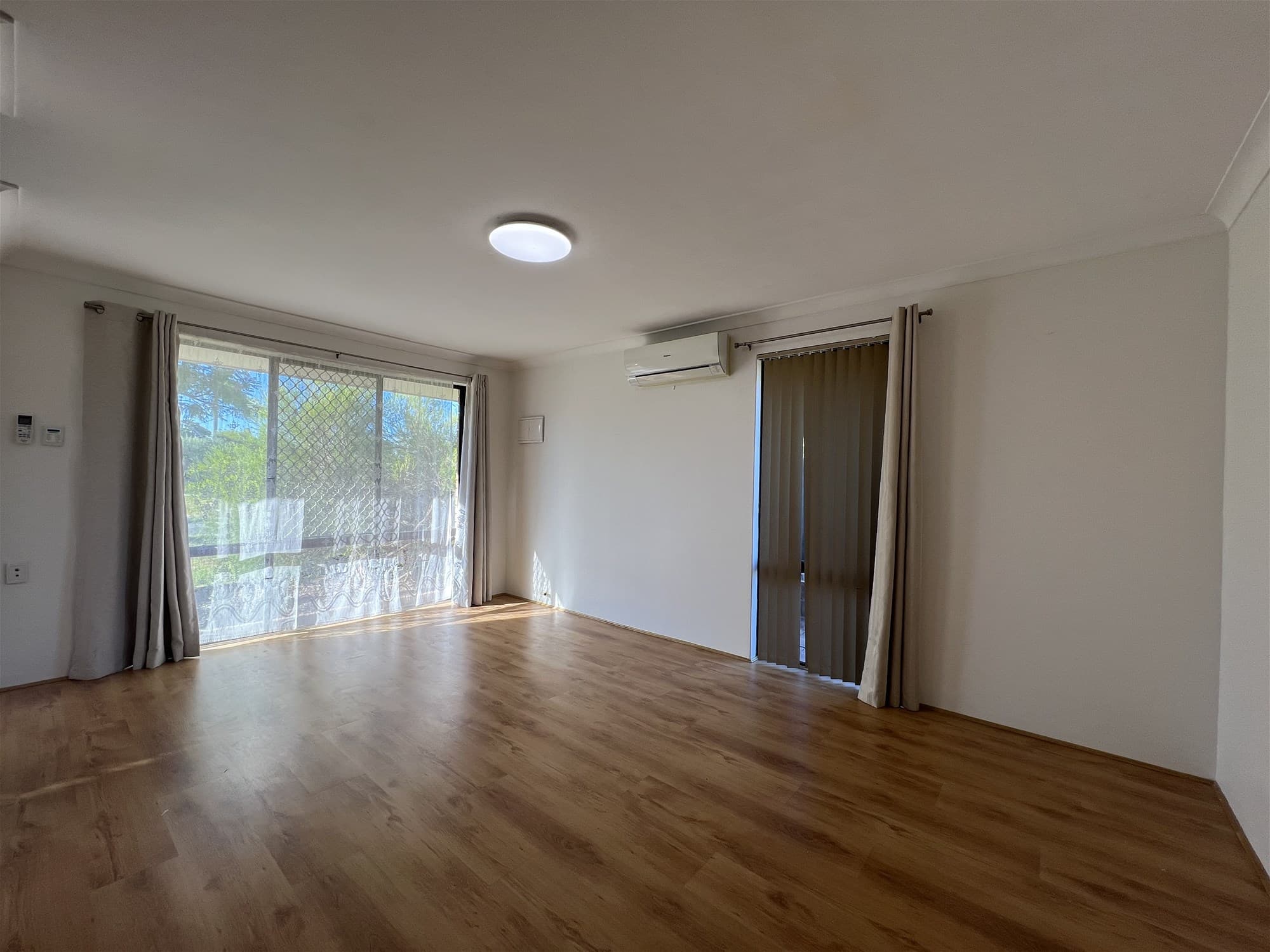 2 Camden Court THORNLIE, WA, Thornlie - Thumbnail 2