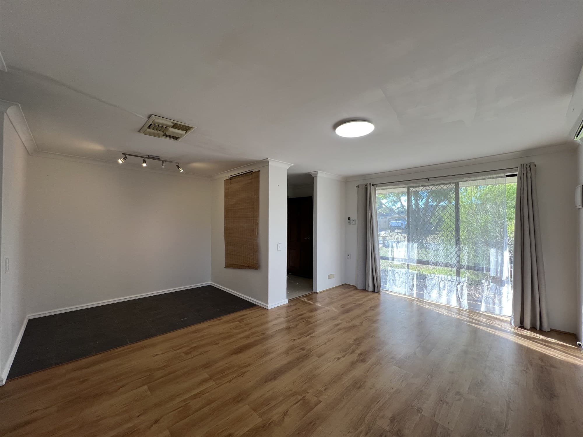 2 Camden Court THORNLIE, WA, Thornlie - Thumbnail 3